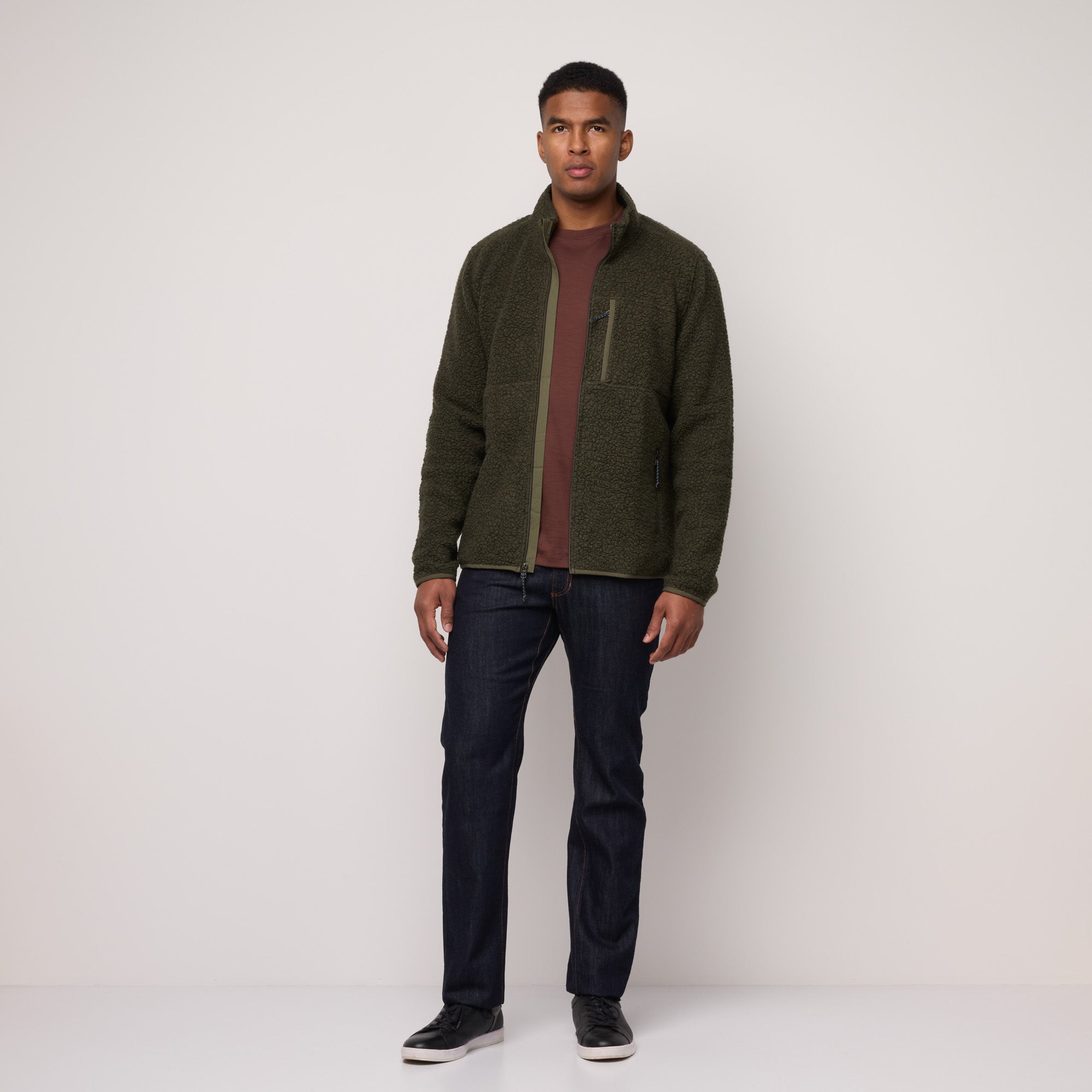 model-spec:Micah is 6'1", 185 lbs, and wears size L