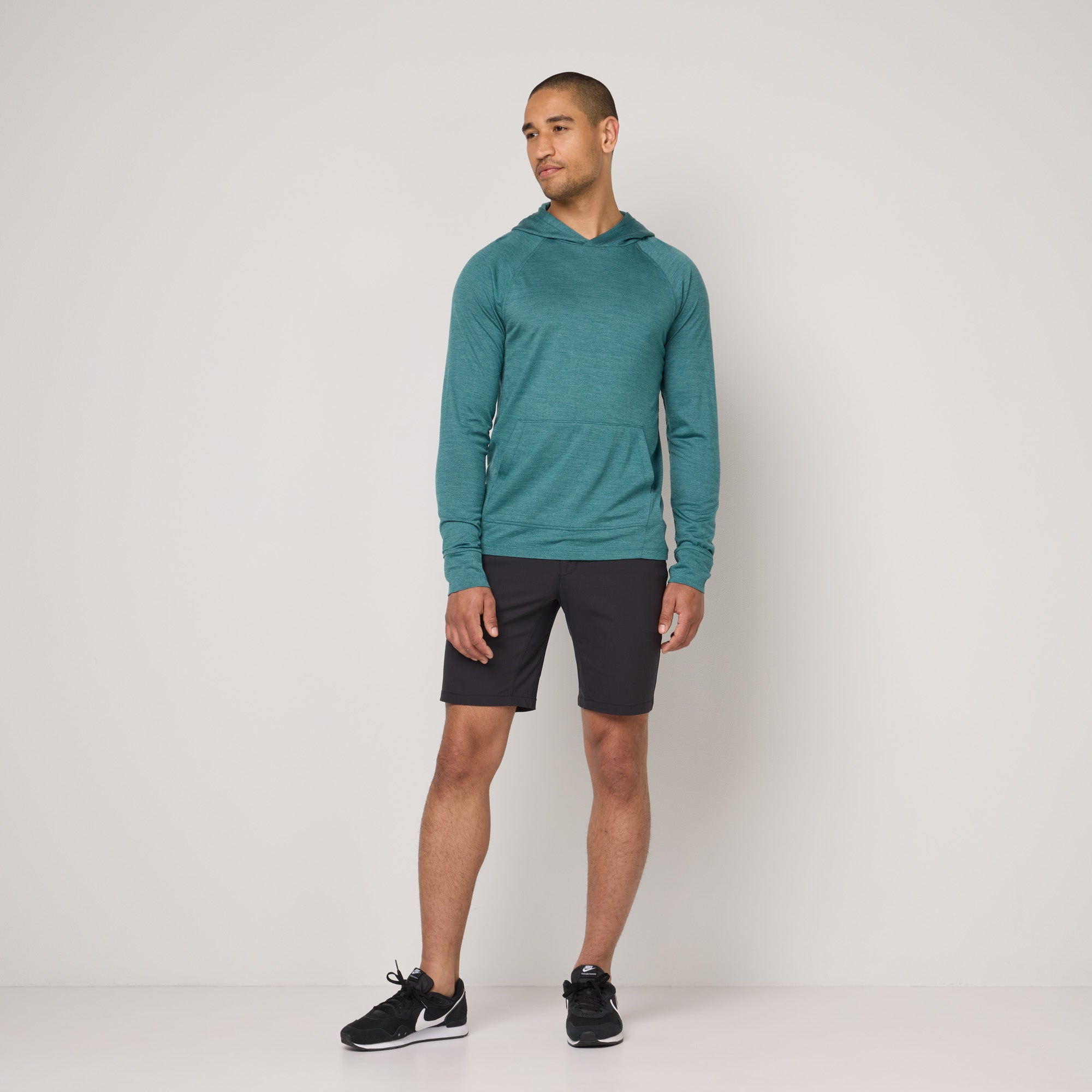 model-spec:Temple is 6'2", 185 lbs, and wears size M