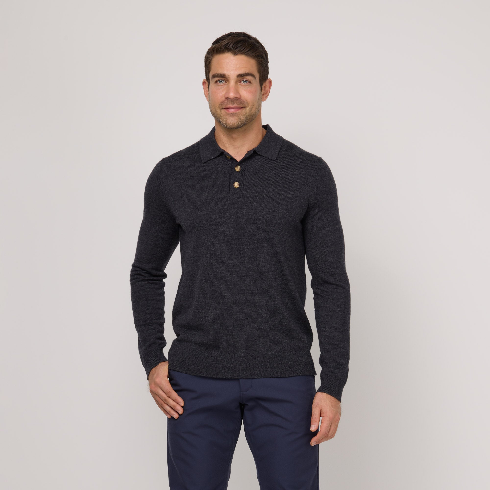 model-spec:Alex is 5'11", and wears size M