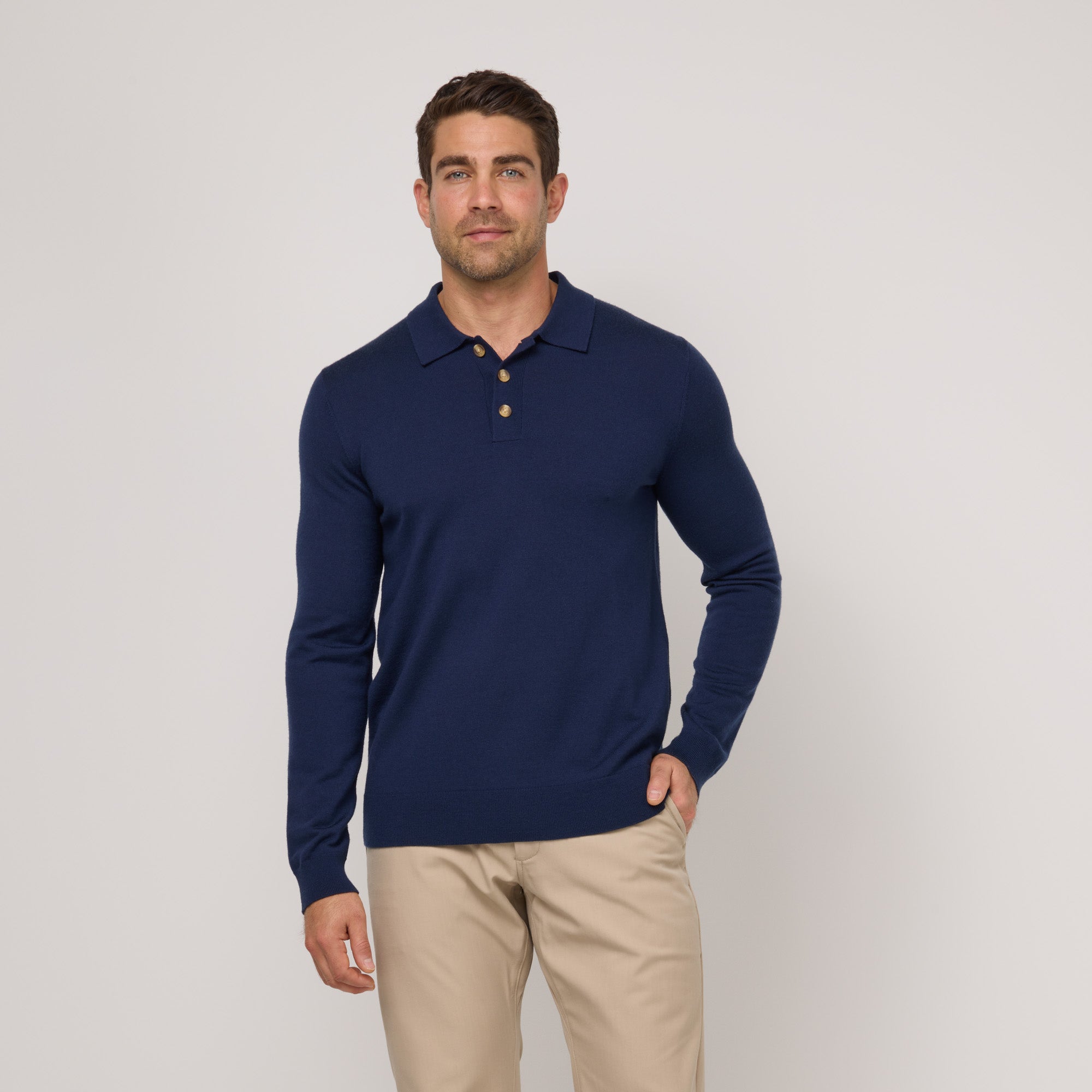 model-spec:Alex is 5'11", and wears size M