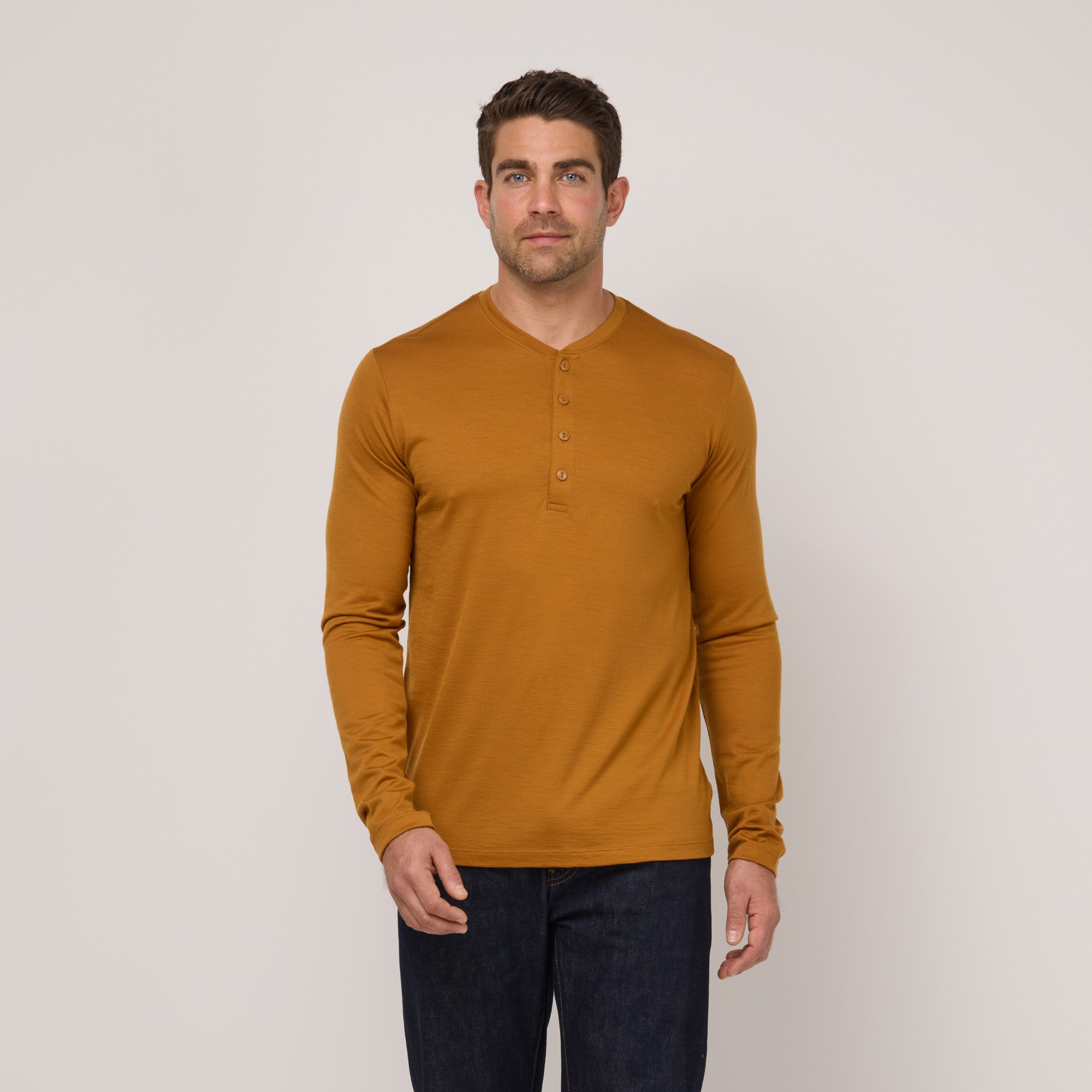 model-spec:Alex is 5'11", and wears size M