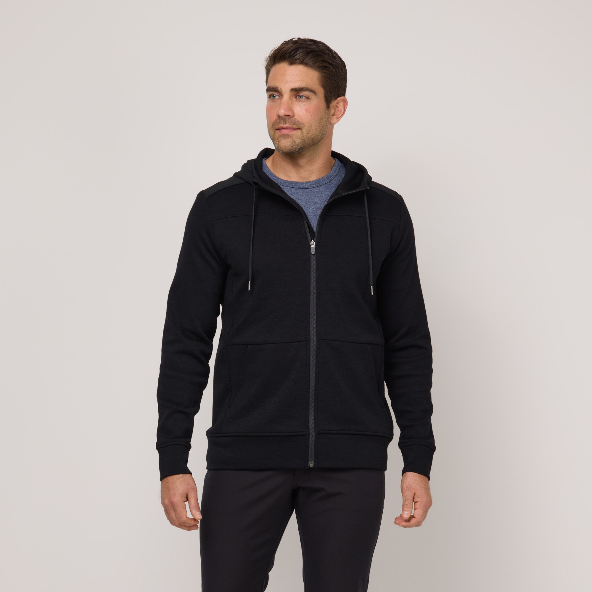 model-spec:Alex is 5'11", and wears size M
