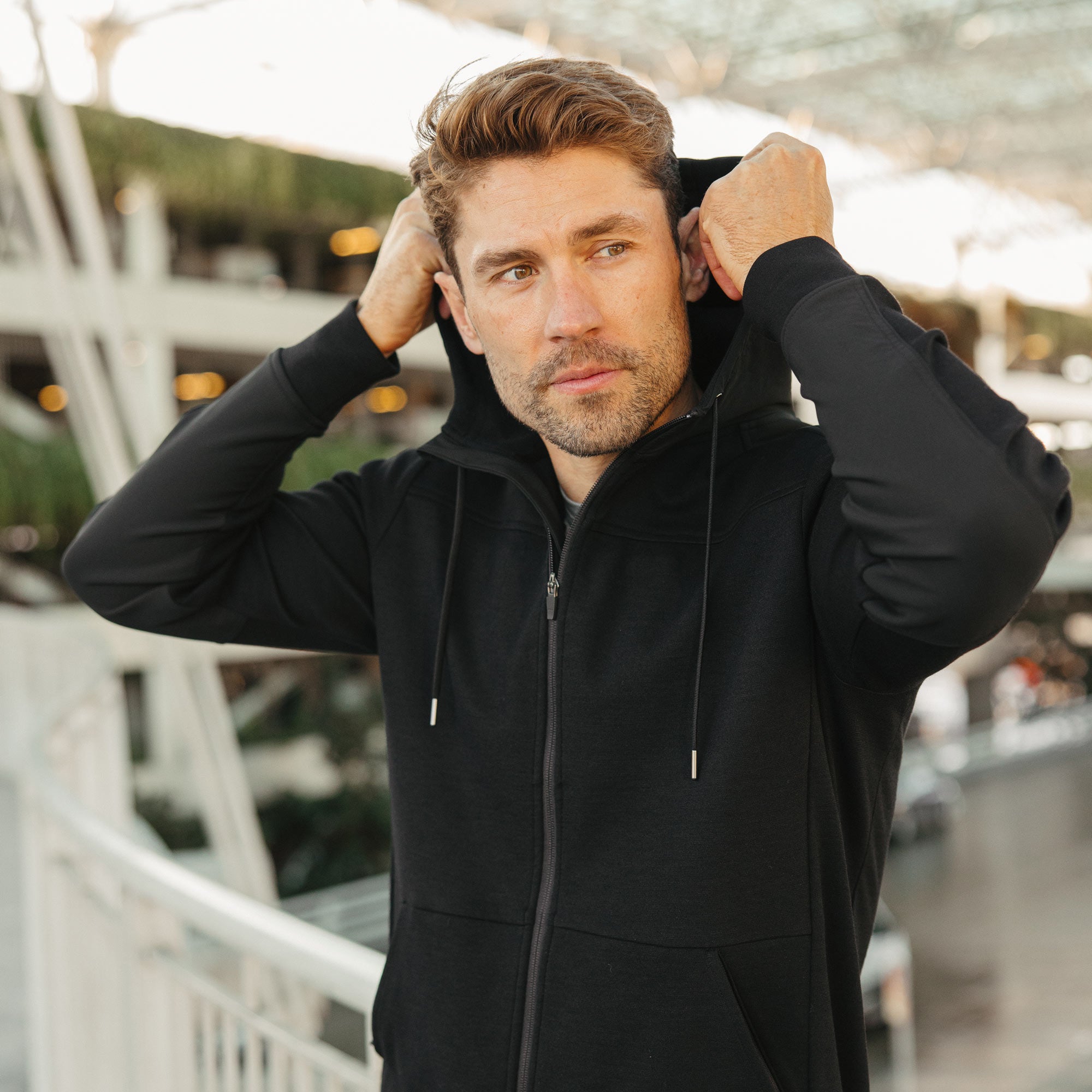 image-on-hover,model-spec:Matt is 6'2", 176 lbs, and wears size M