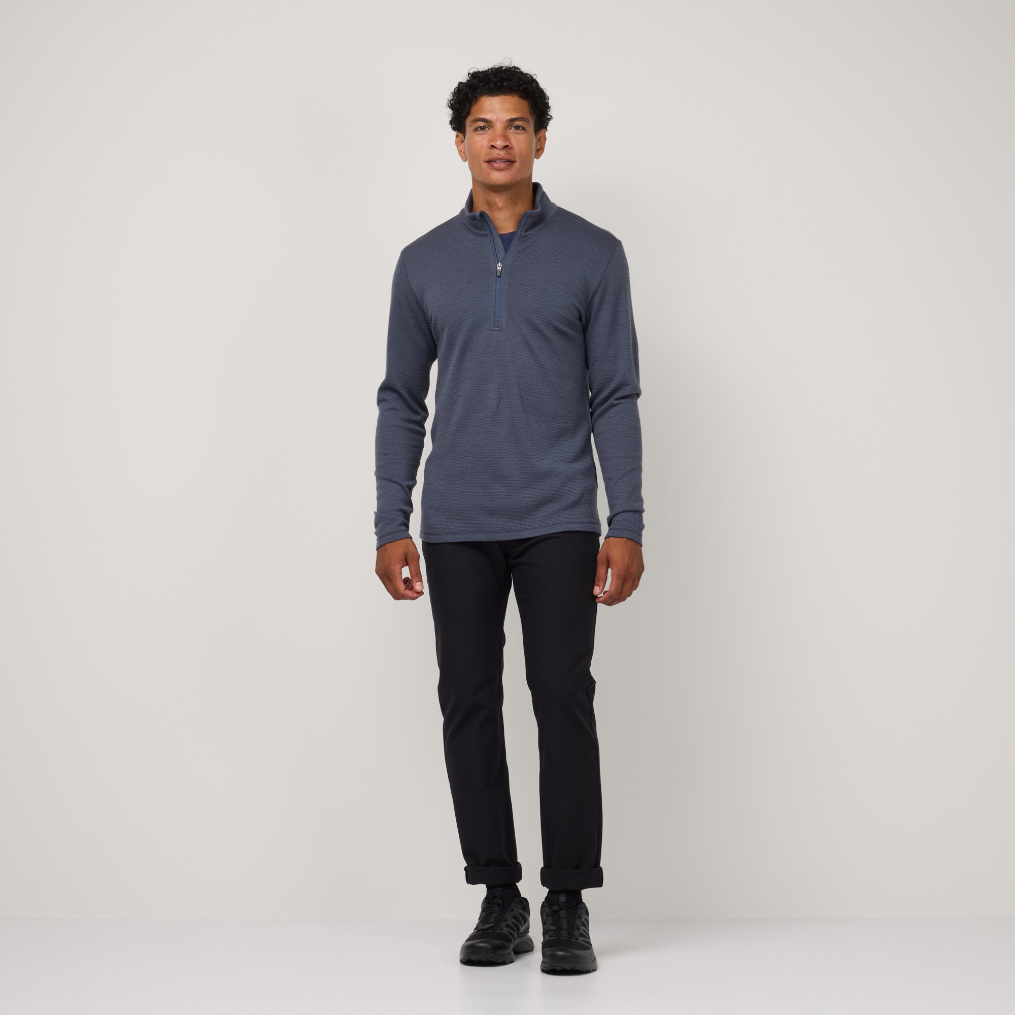 model-spec:Nico is 5'11", and wears size M