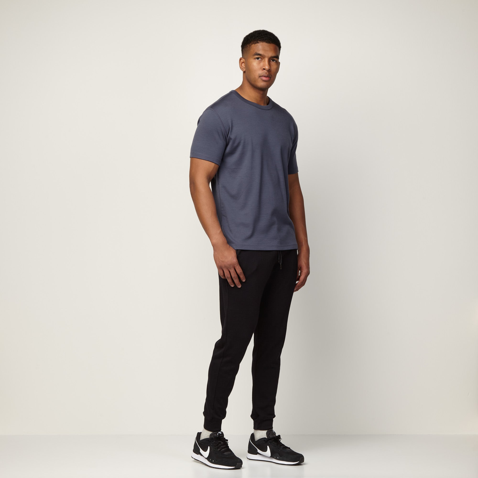 model-spec: Micah is 6'1", 185 lbs, and wears size L