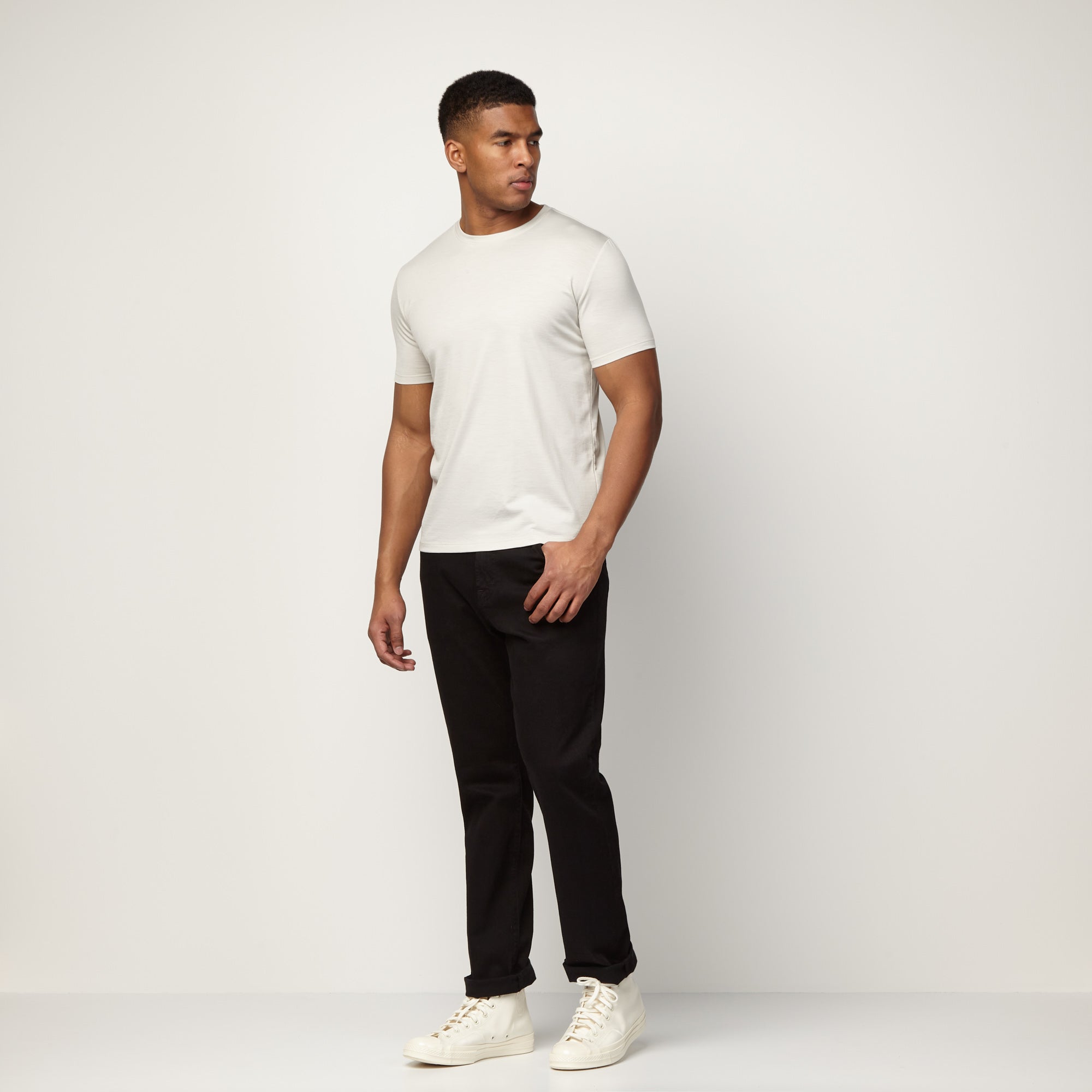 model-spec: Micah is 6'1", 185 lbs, and wears size M