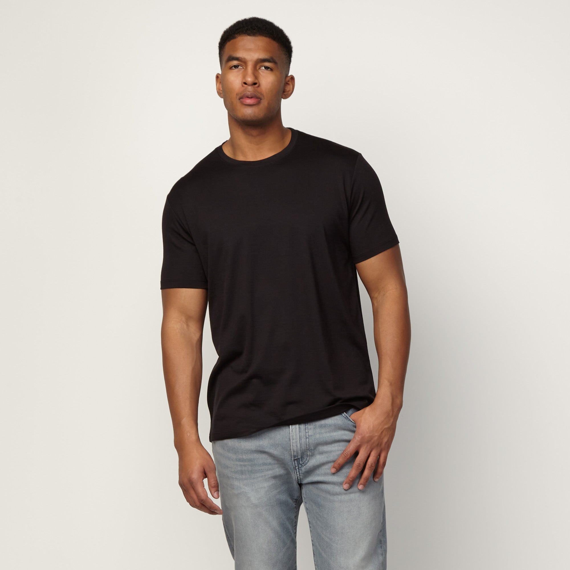 model-spec: Micah is 6'1", 185 lbs, and wears size L
