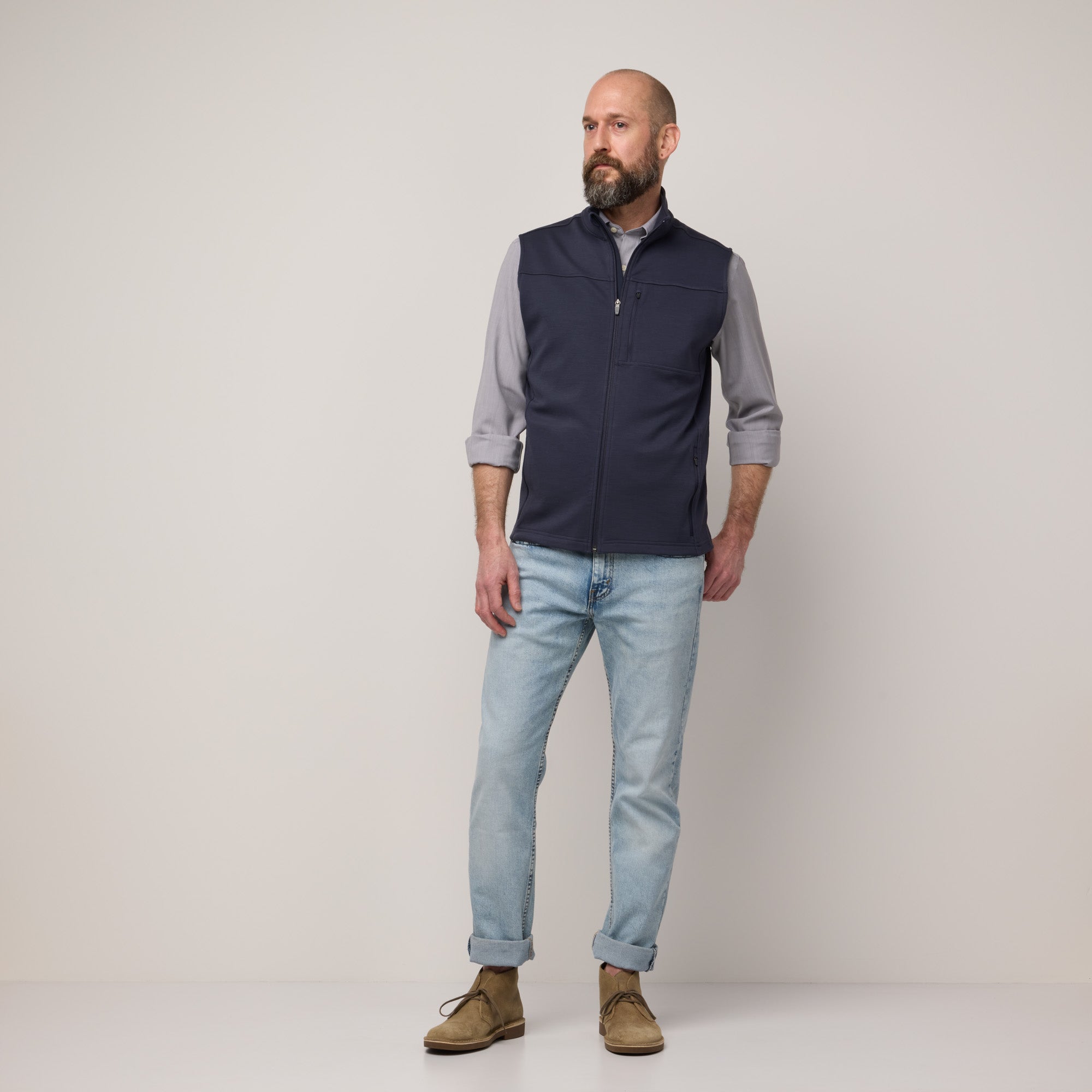 model-spec:Chad is 6'1", 168 lbs, and wears size M