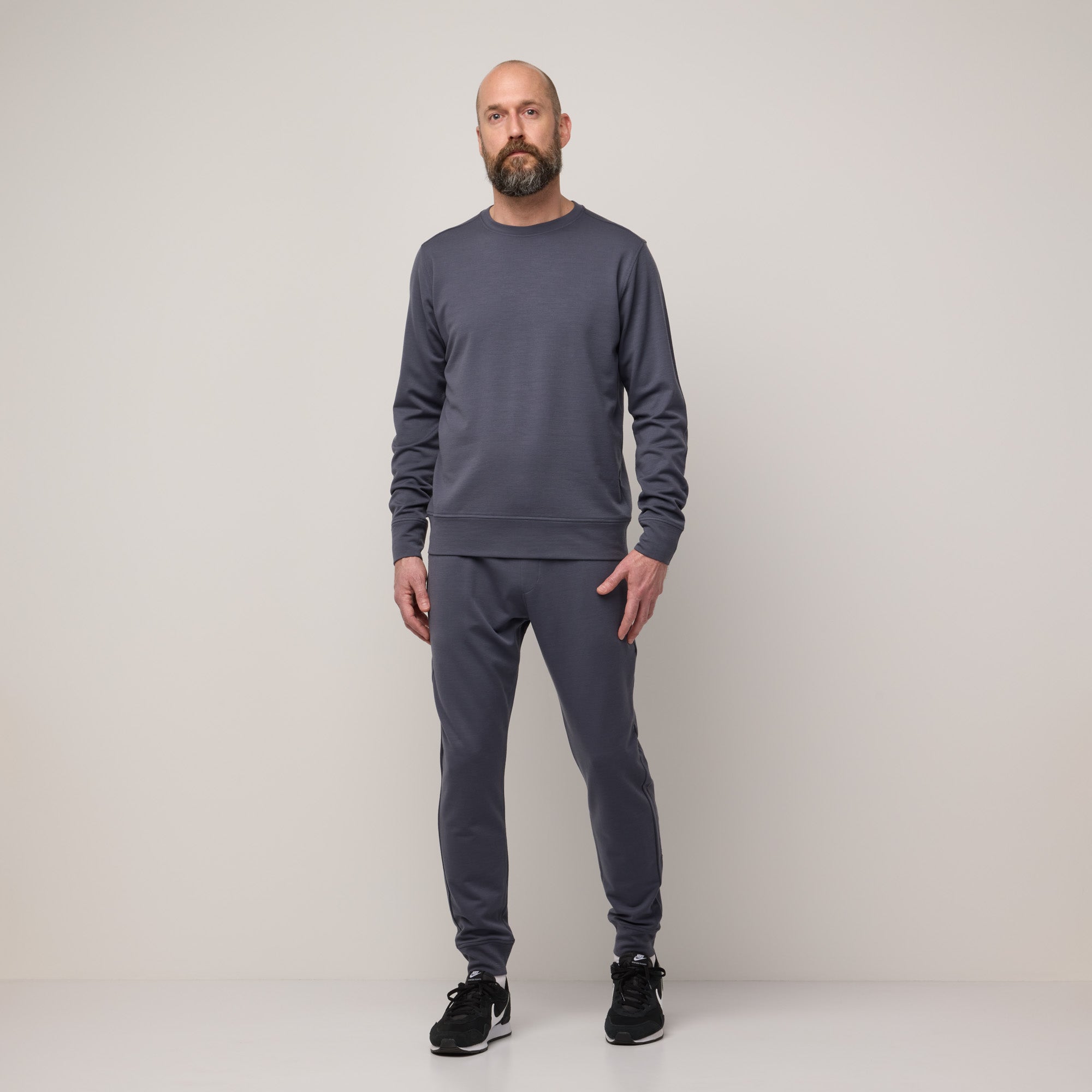 model-spec:Chad is 6'1", 168 lbs, and wears size M