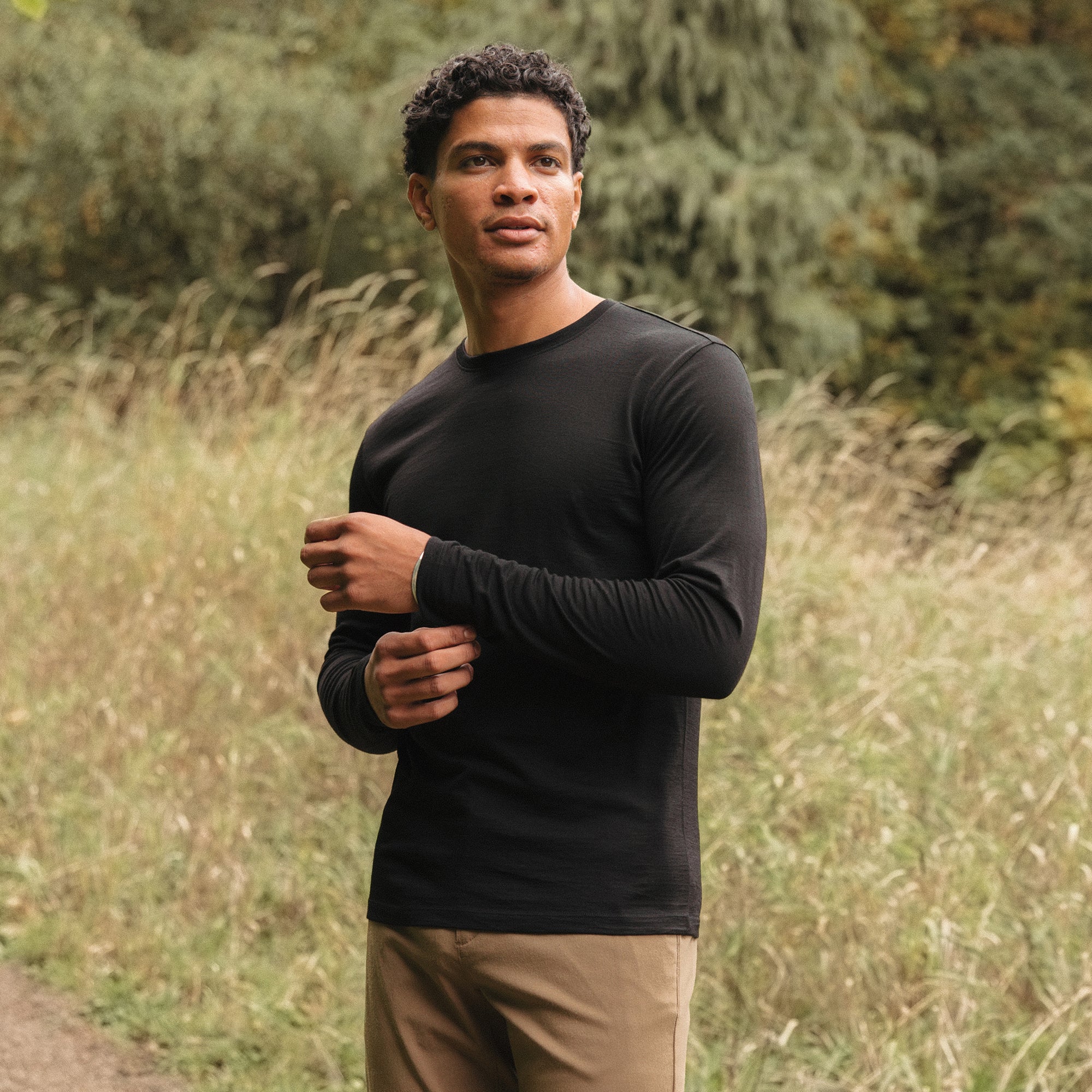 model-spec:Nico is 5'11", and wears size M