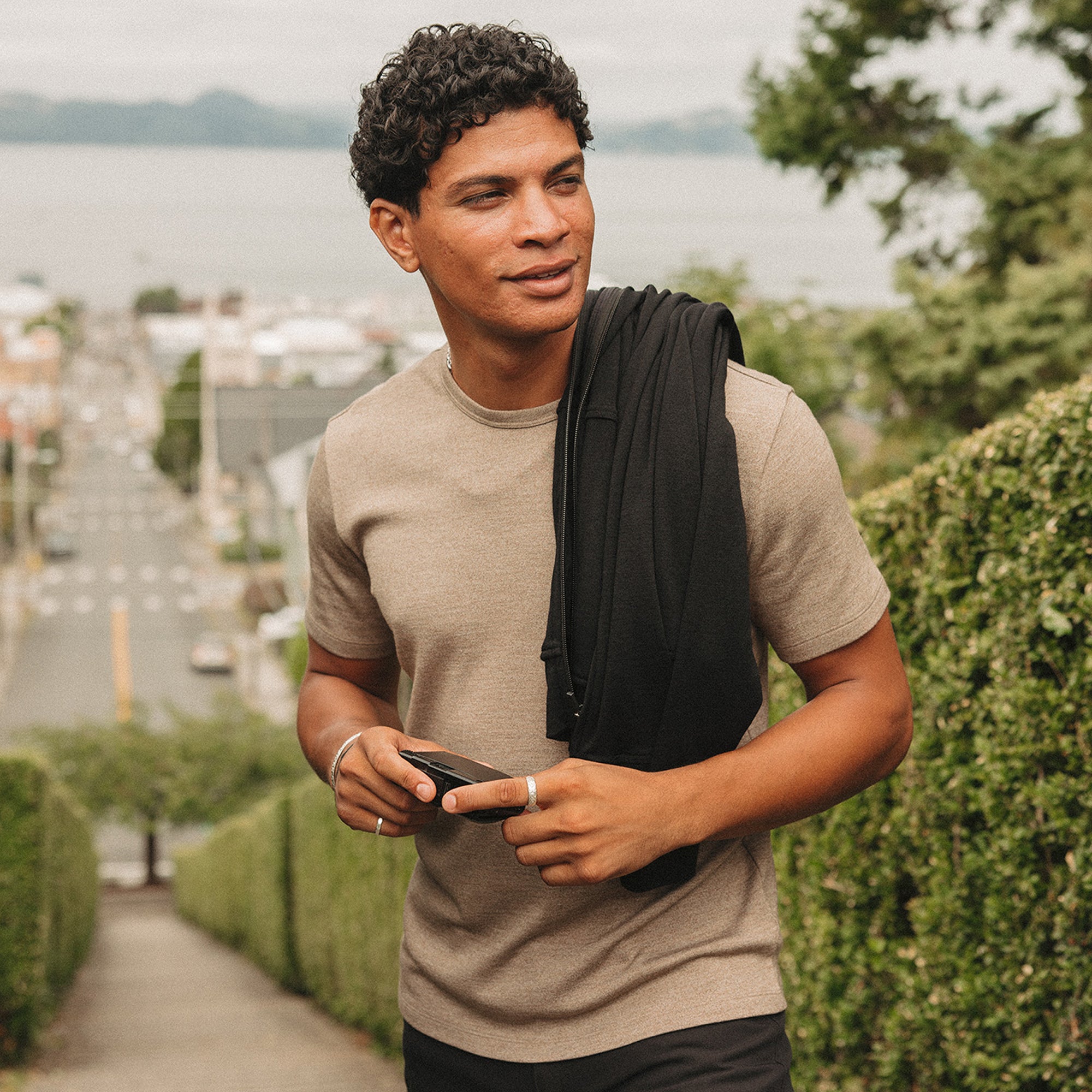 model-spec:Nico is 5'11", and wears size M