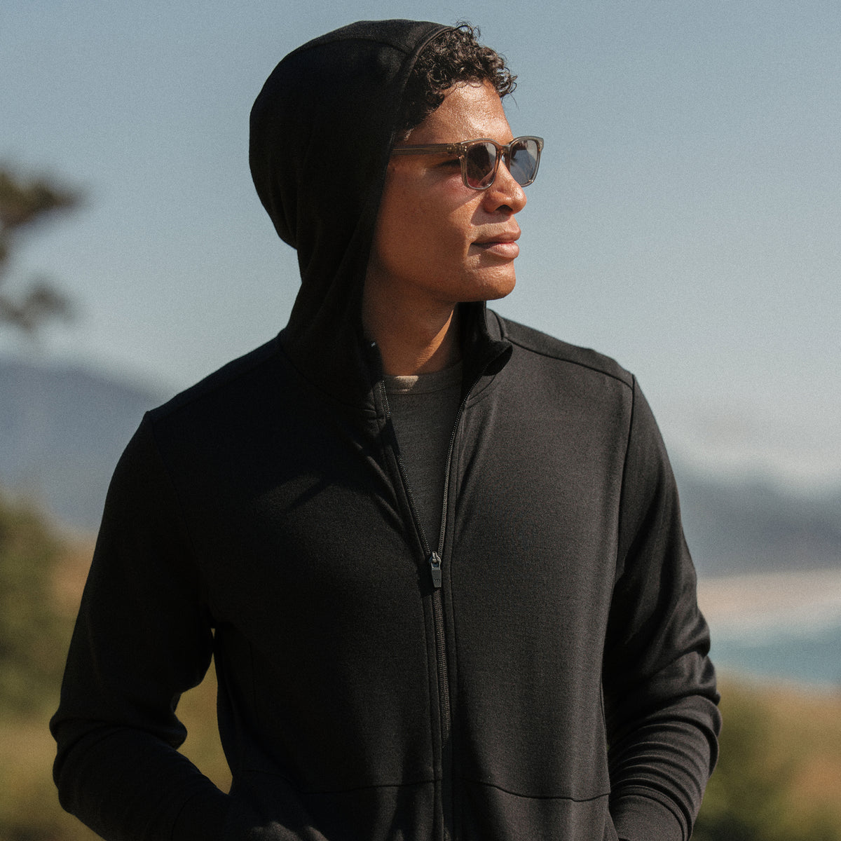 model-spec:Nico is 5'11", and wears size M