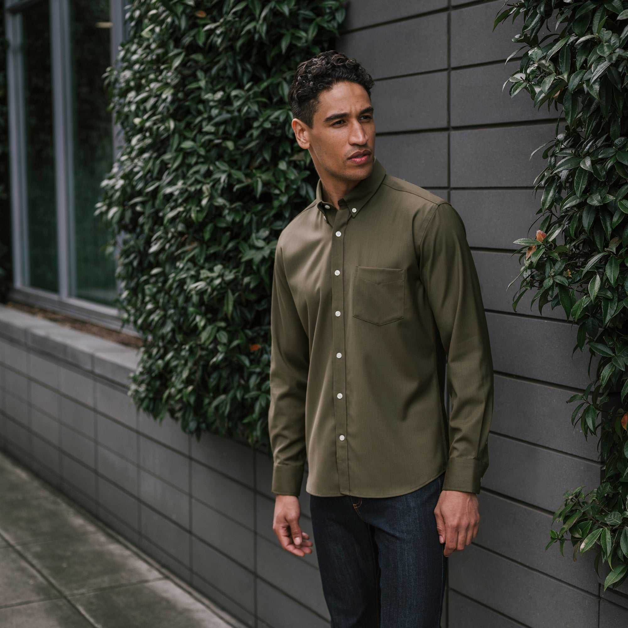 image-on-hover,model-spec:Temple is 6'2", 185 lbs, and wears size M Slim