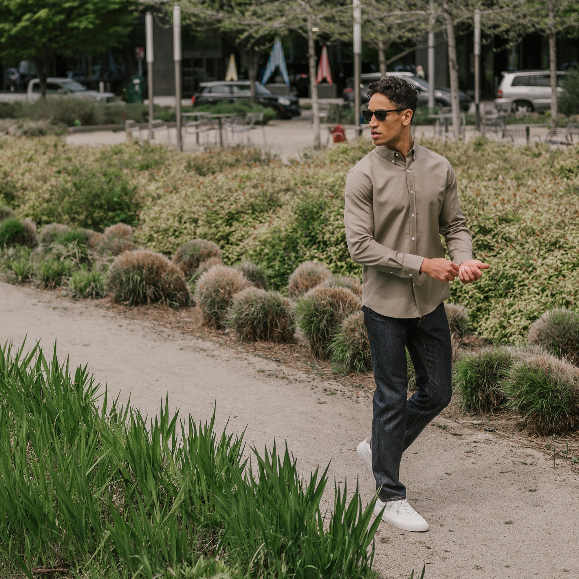 image-on-hover,model-spec:Temple is 6'2", 185 lbs, and wears size M Slim