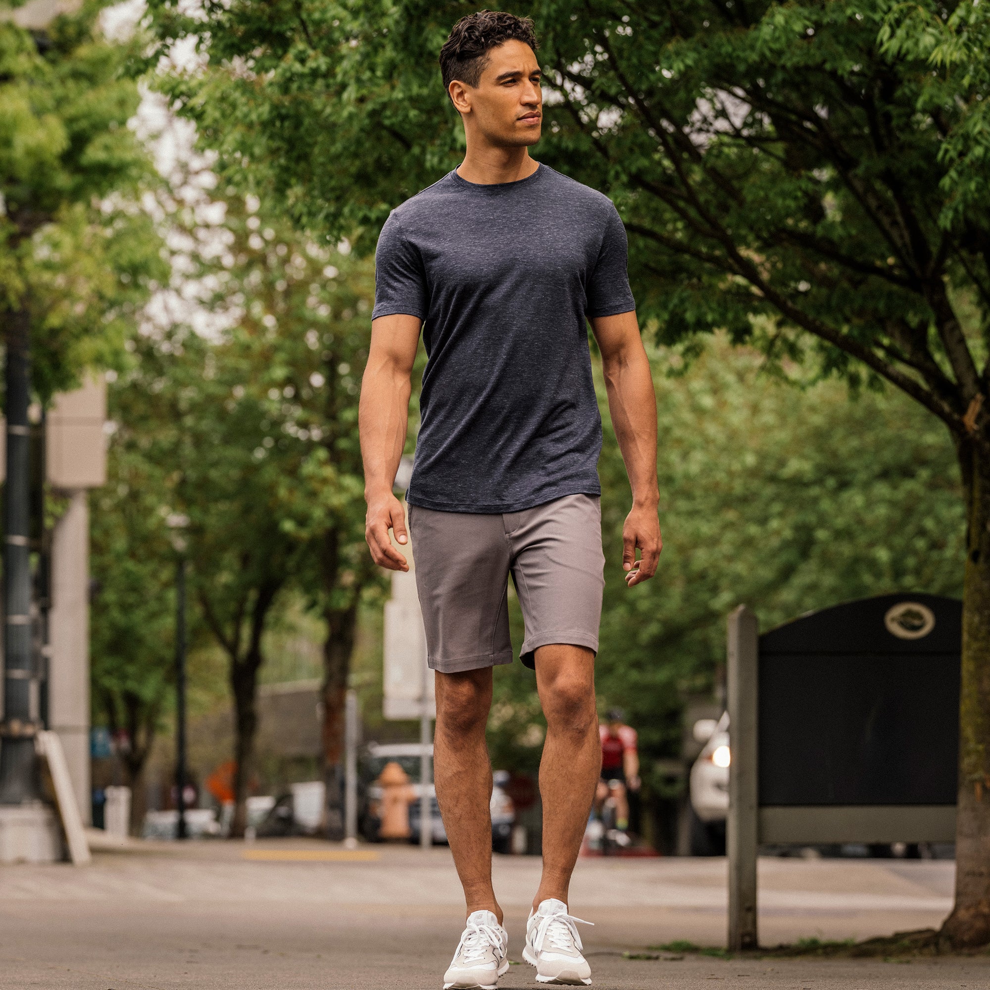 image-on-hover,model-spec:Temple is 6'2", 185 lbs, and wears size L