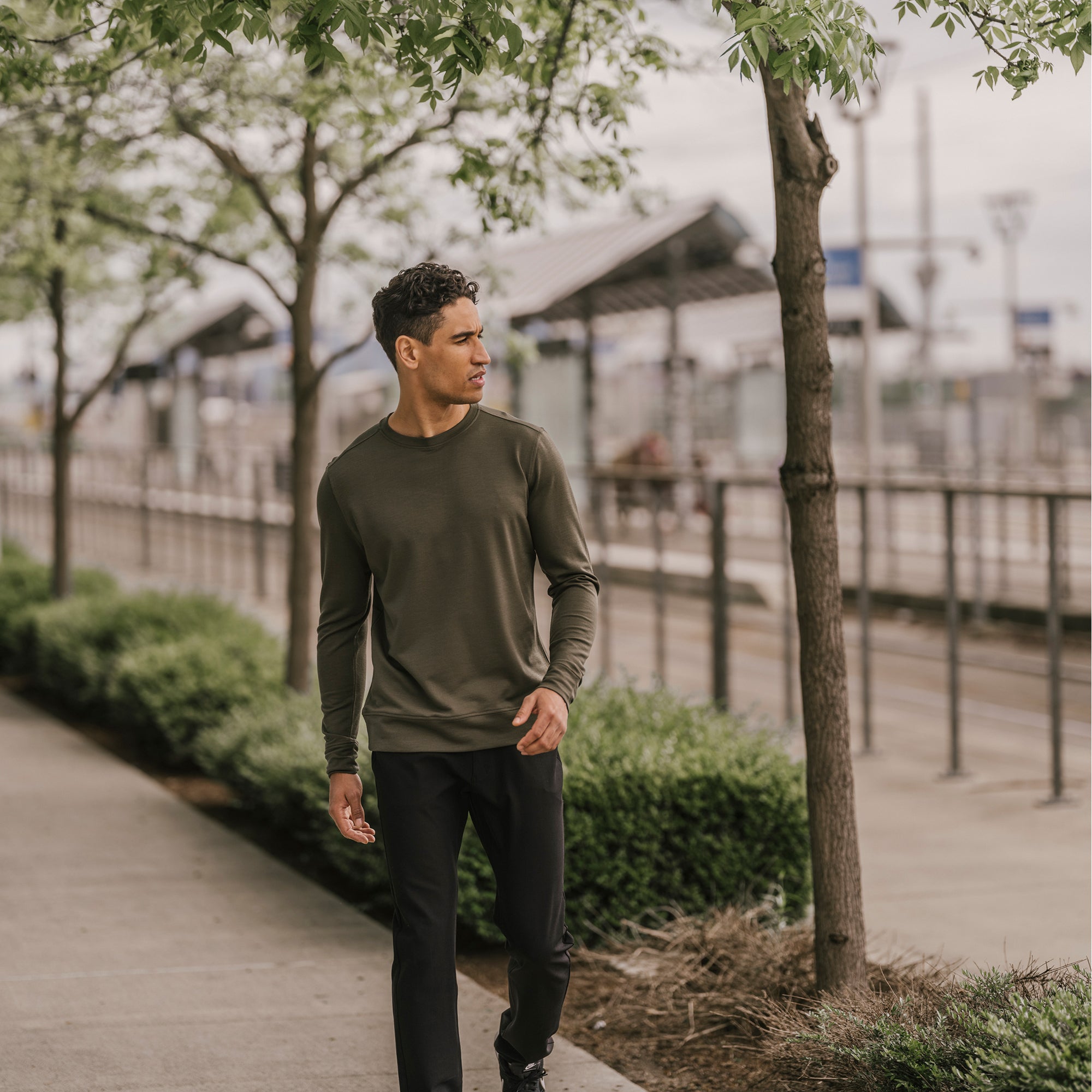 image-on-hover,model-spec:Temple is 6'2", 185 lbs, and wears size M