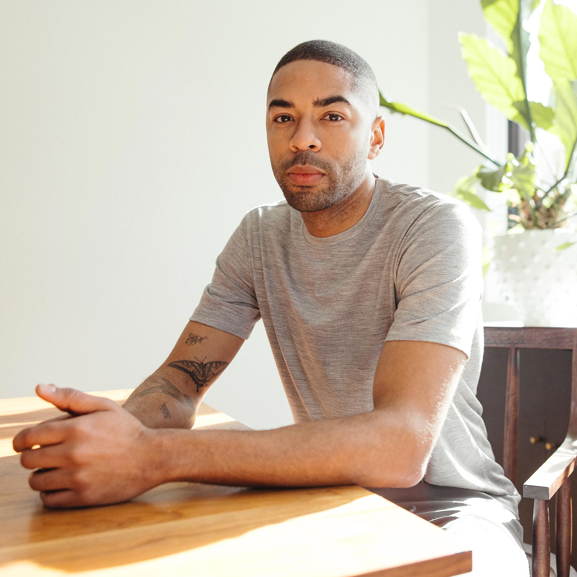 model-spec:Anthony is 6'3" and wears size M