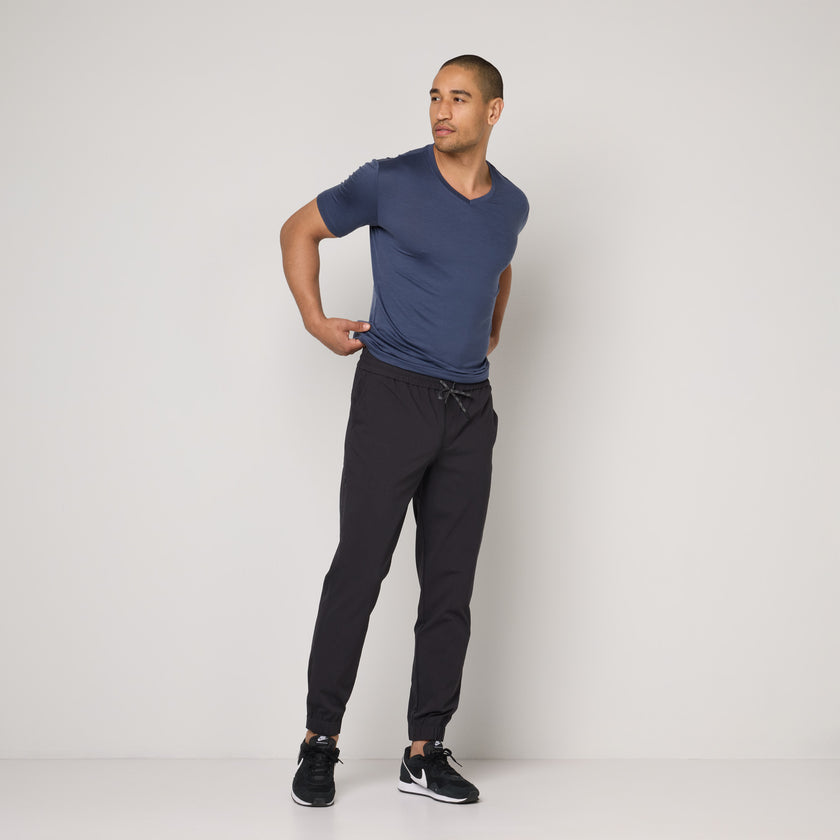 model-spec:Temple is 6'2", 185 lbs, and wears size M