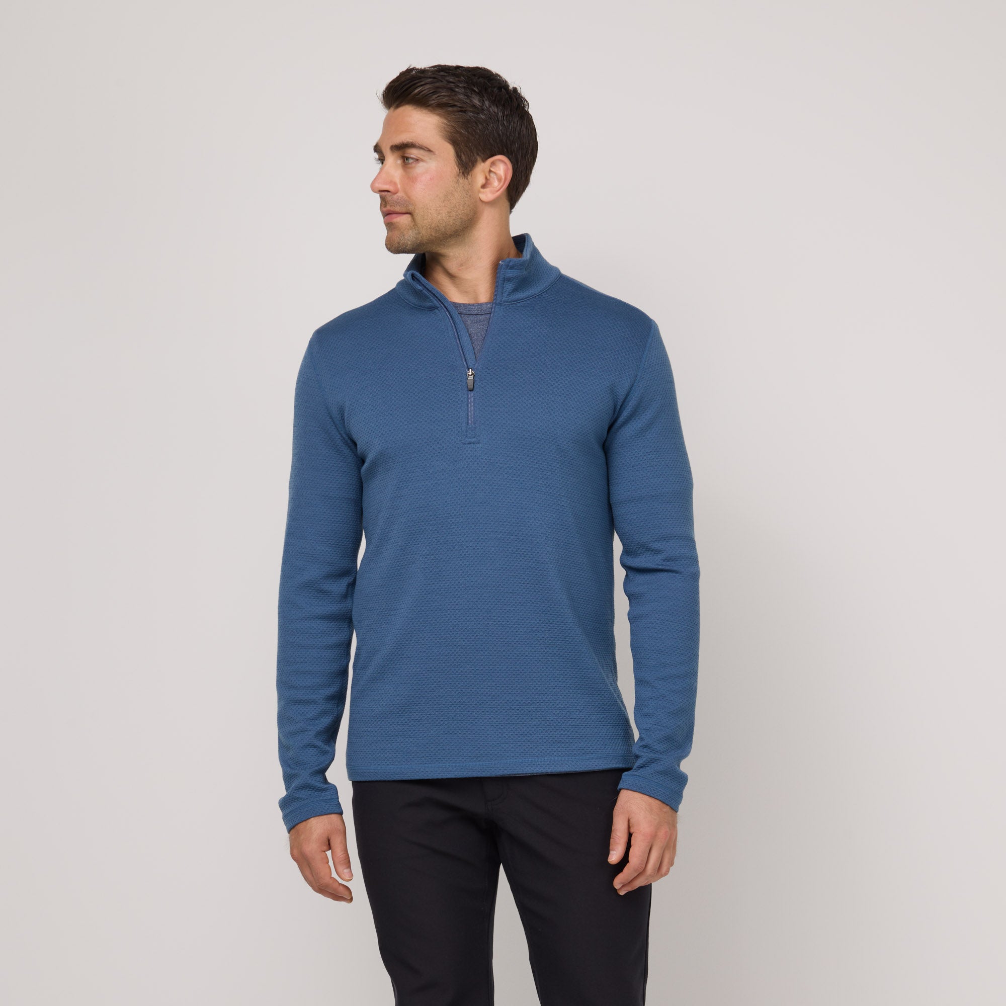 model-spec:Alex is 5'11", and wears size M