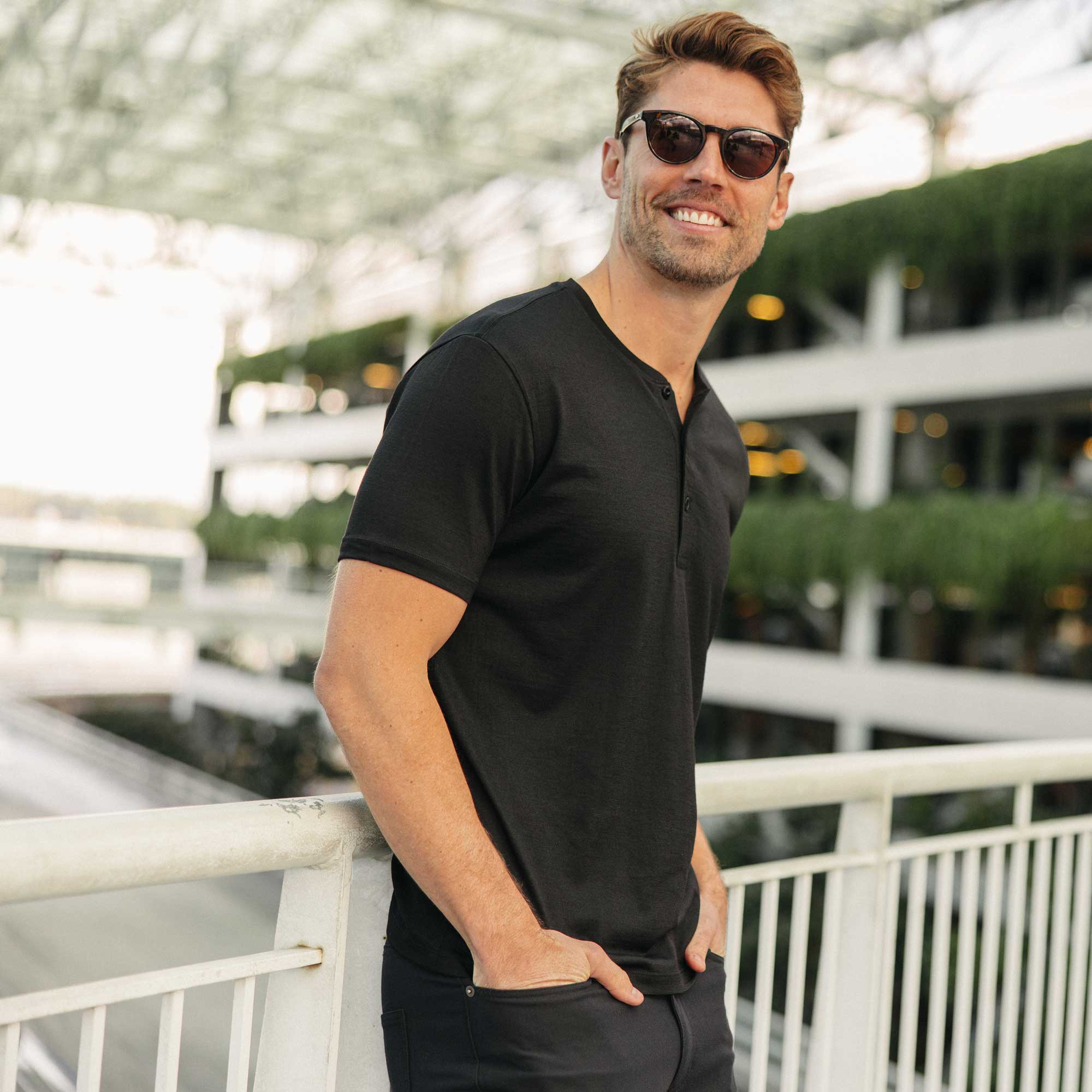 image-on-hover,model-spec:Matt is 6'2", 176 lbs, and wears a size M