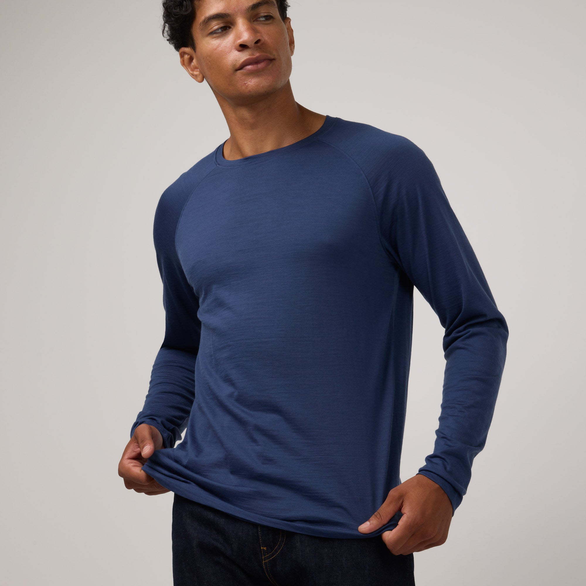 model-spec:Nico is 5'11", and wears size M