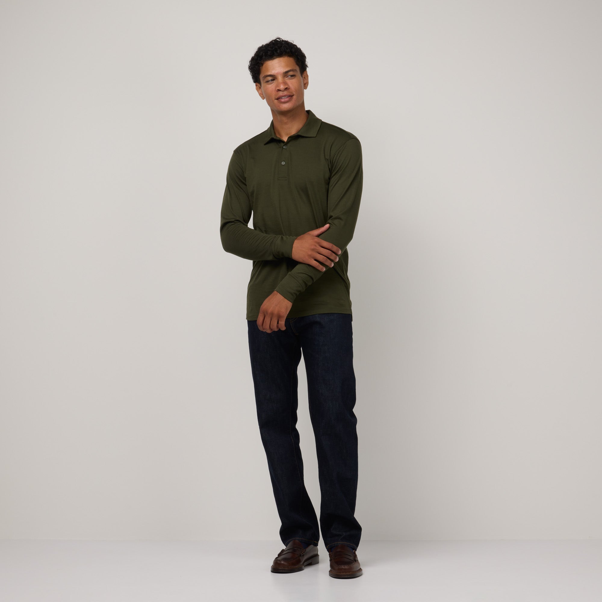 model-spec:Nico is 5'11", and wears size M