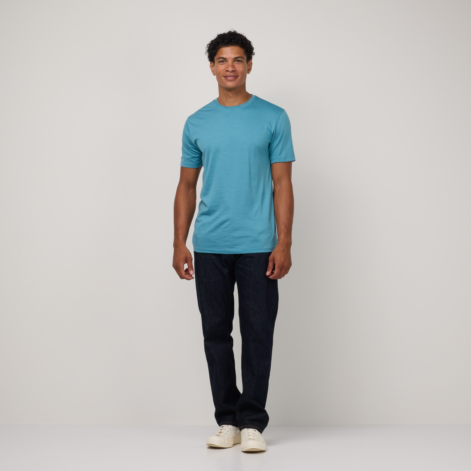 model-spec:Nico is 5'11", and wears size M