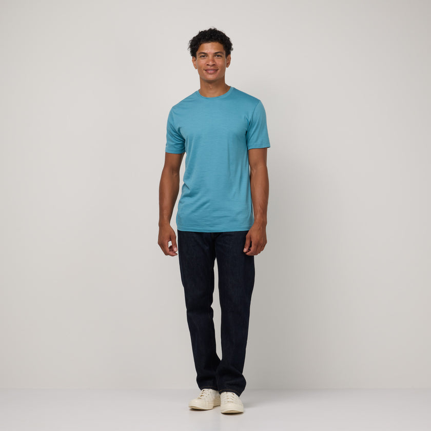 model-spec:Nico is 5'11", and wears size M