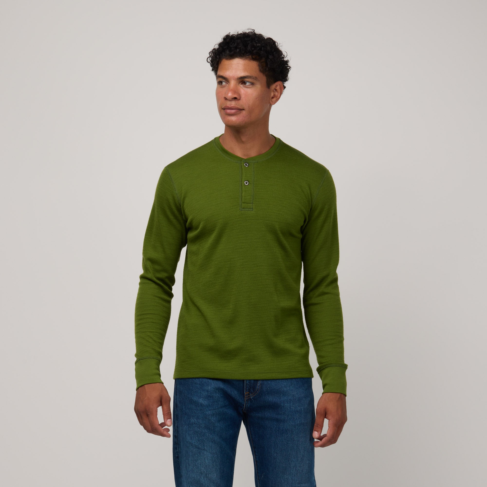 model-spec:Nico is 5'11", and wears size M