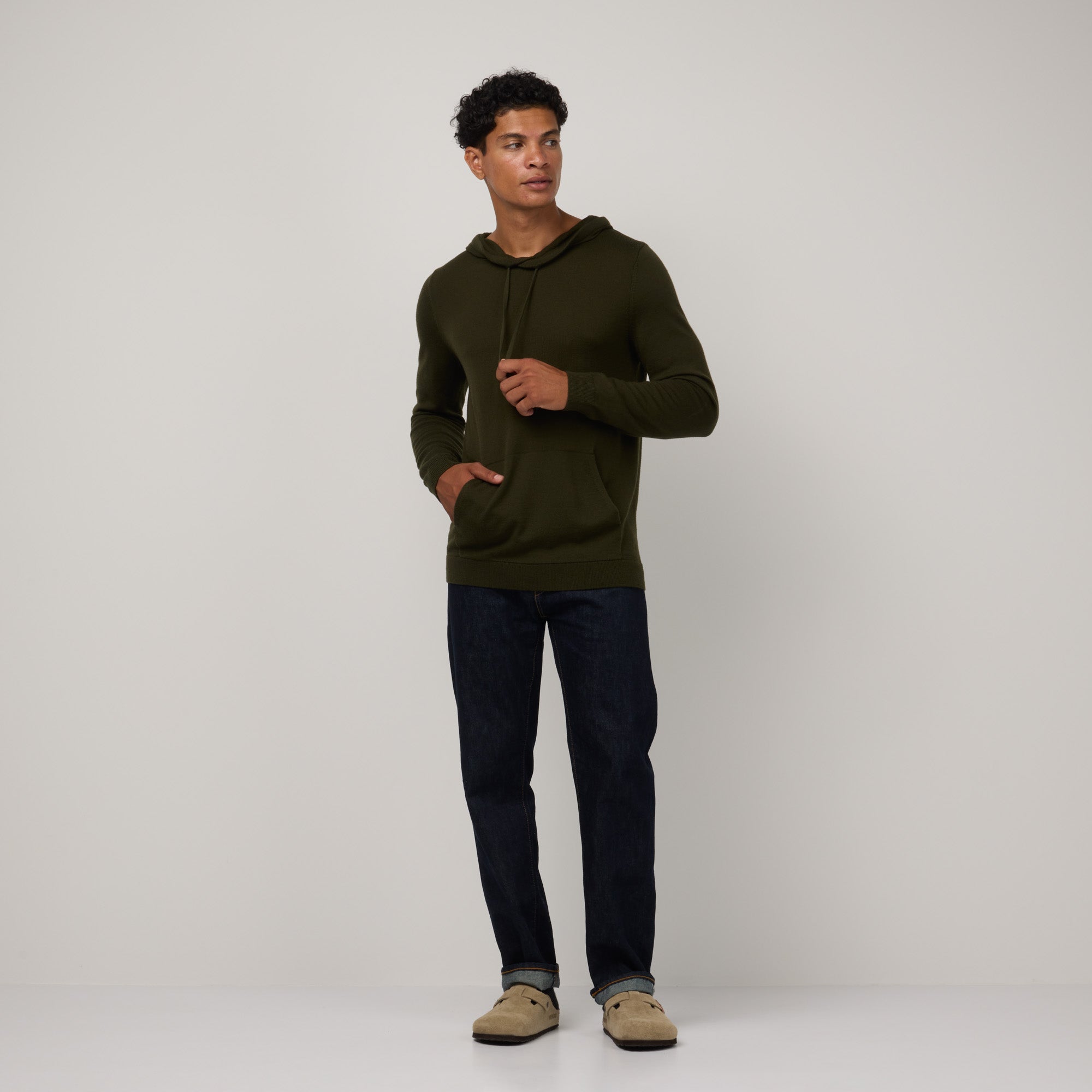 model-spec:Nico is 5'11", and wears size M