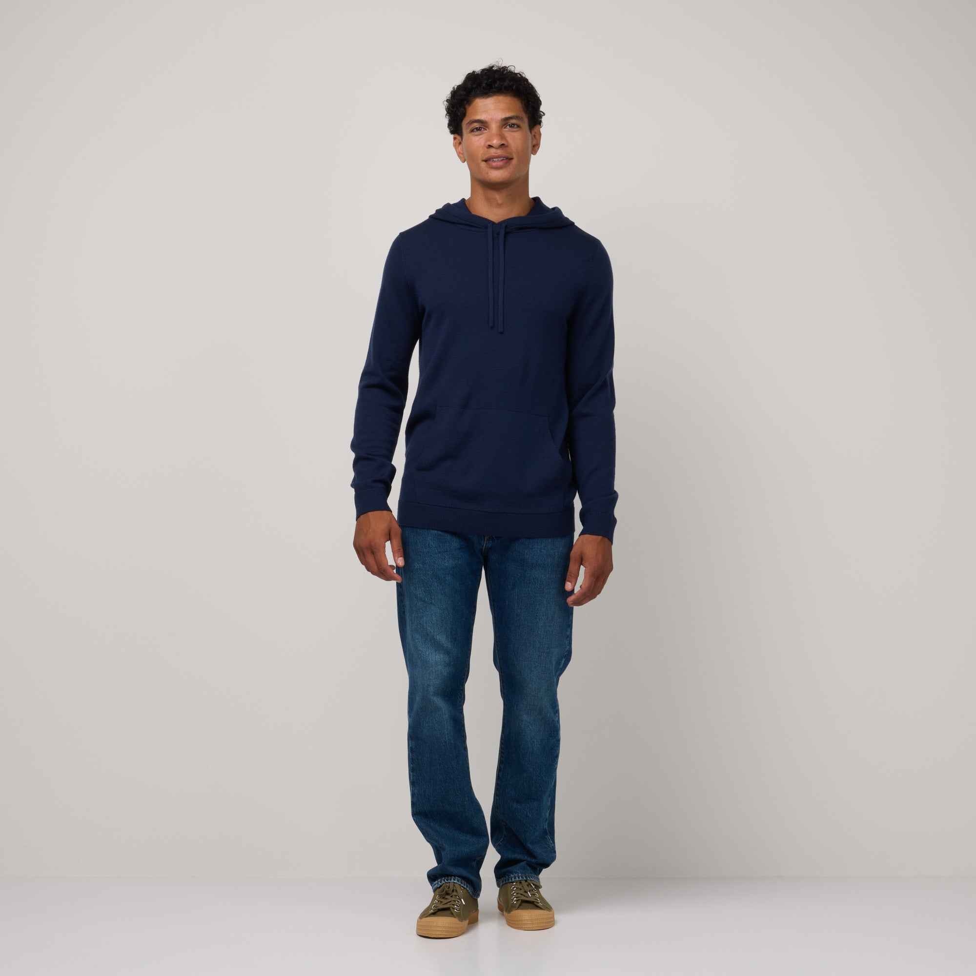 model-spec:Nico is 5'11", and wears size M