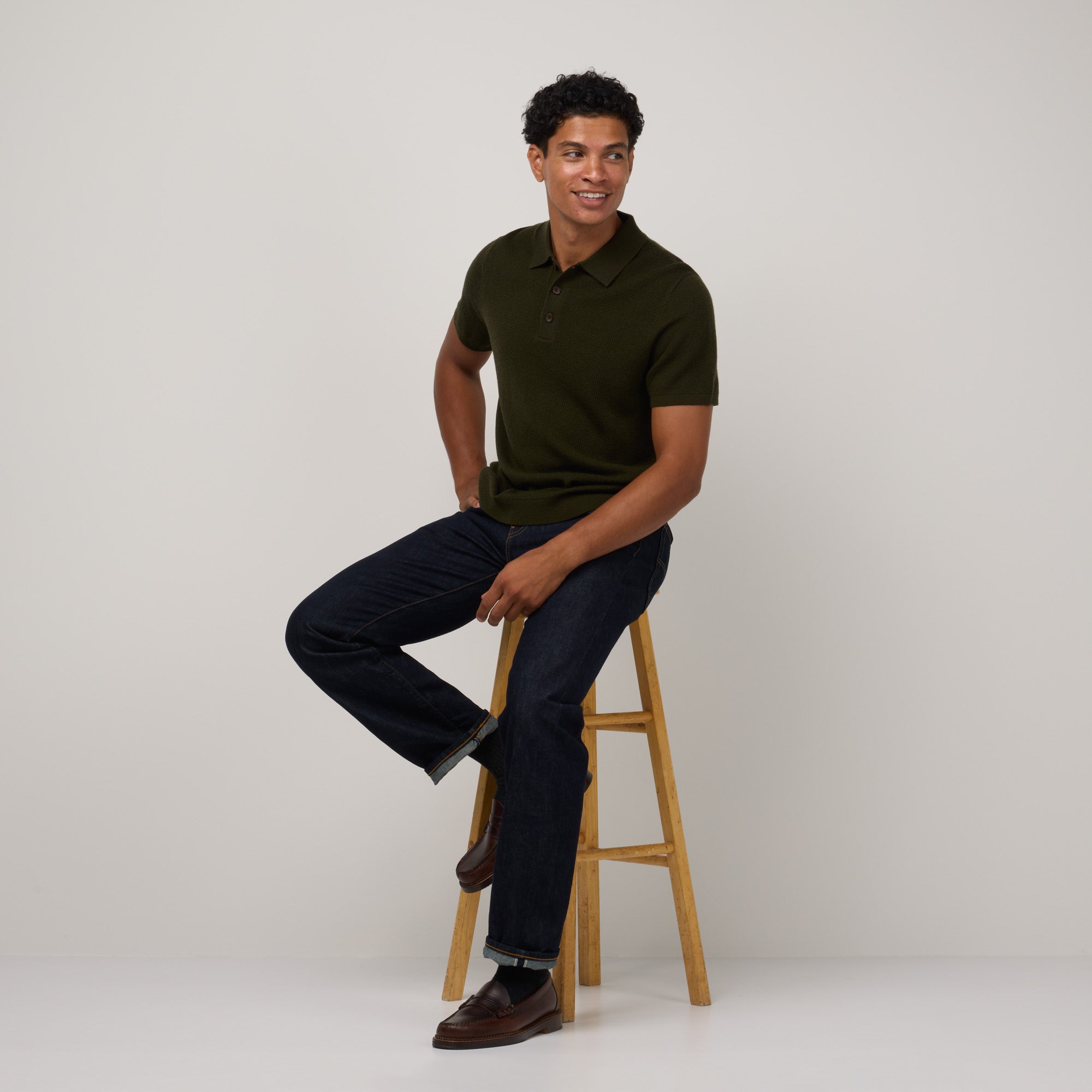 model-spec:Nico is 5'11", and wears size M