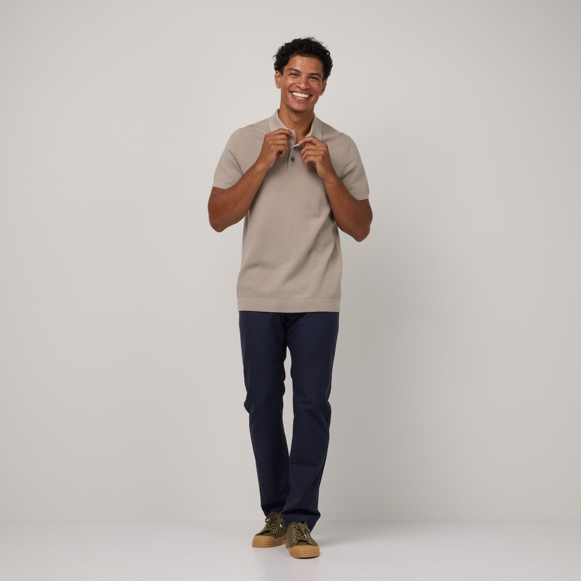 model-spec:Nico is 5'11", and wears size M