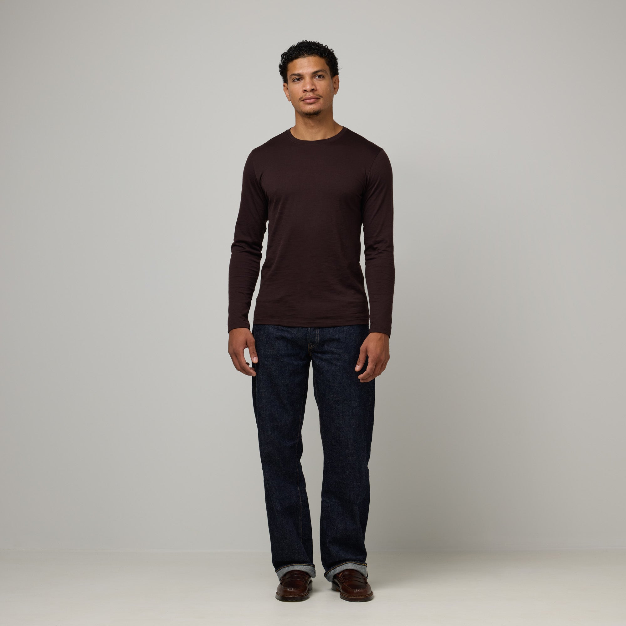 model-spec:Nico is 5'11", and wears size M