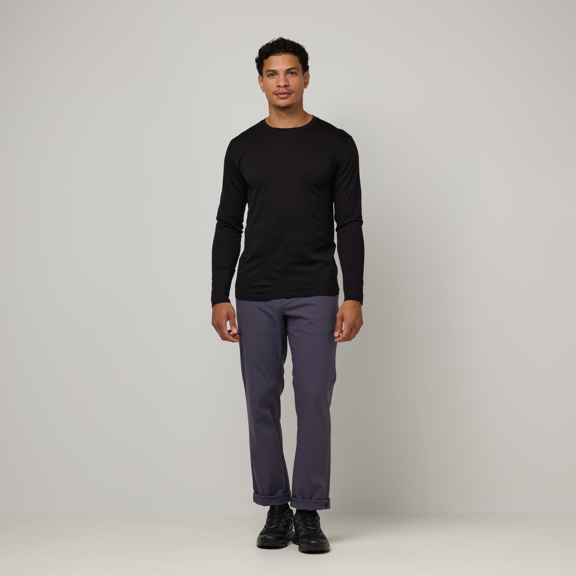 model-spec:Nico is 5'11", and wears size M