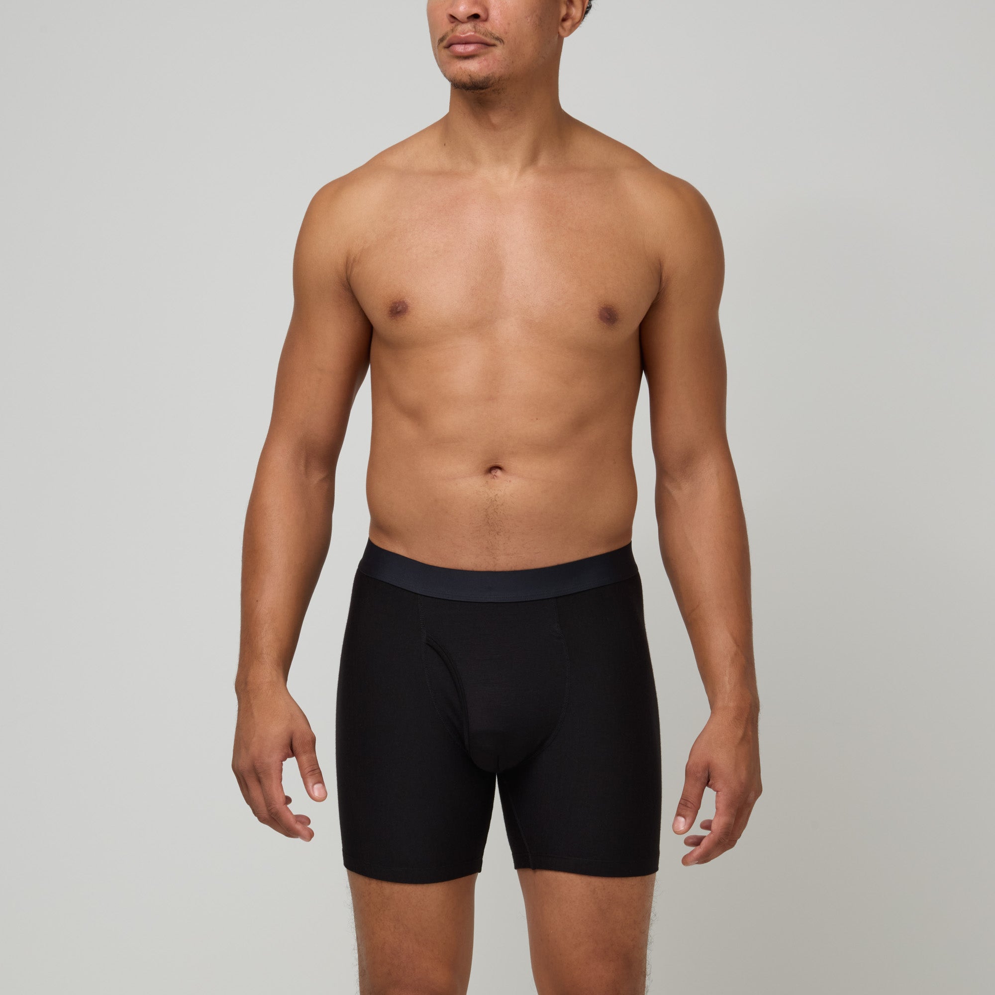 model-spec:Nico is 5'11", and wears size M