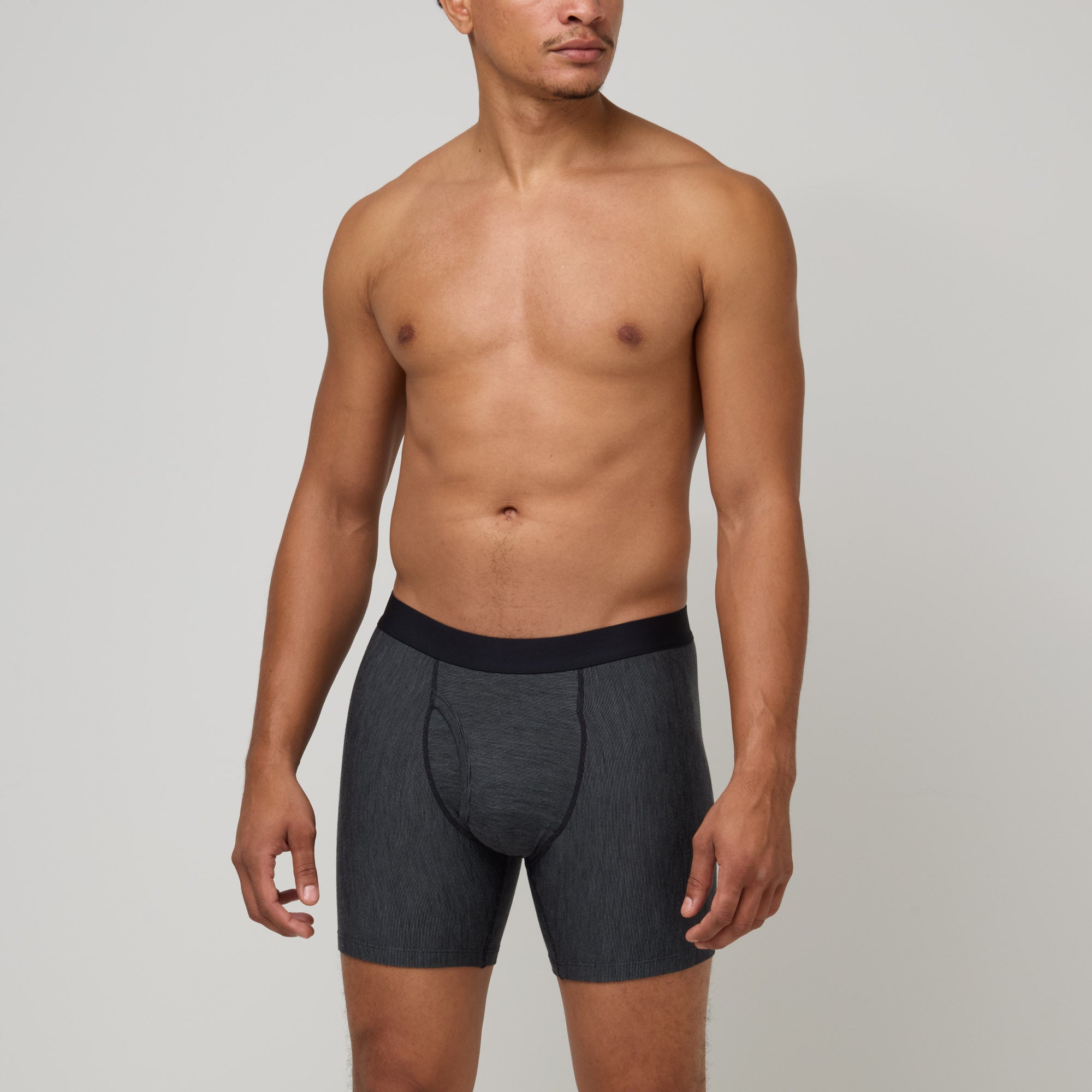 model-spec:Nico is 5'11", and wears size M