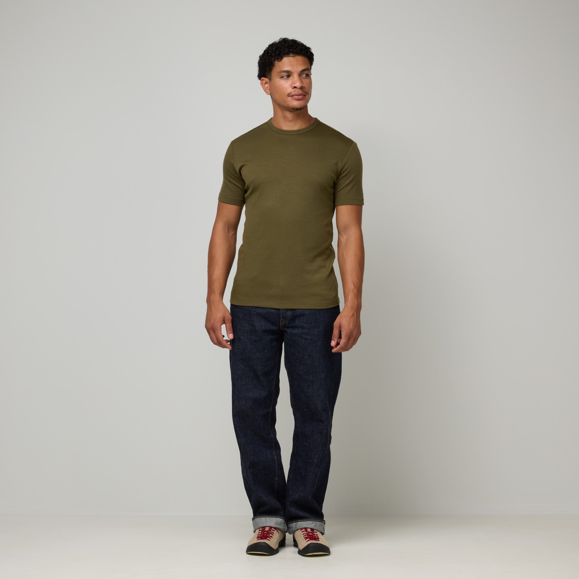 model-spec:Nico is 5'11", and wears size M