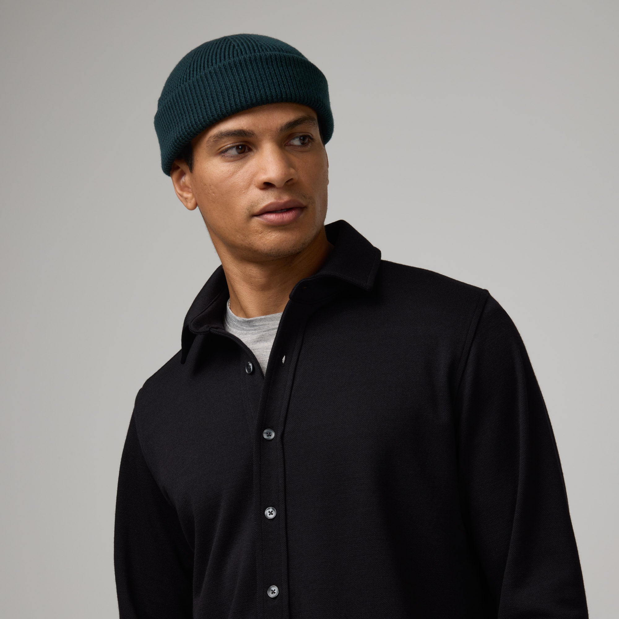 model-spec:Niko, double cuff: Shorter fit, sits higher on the head