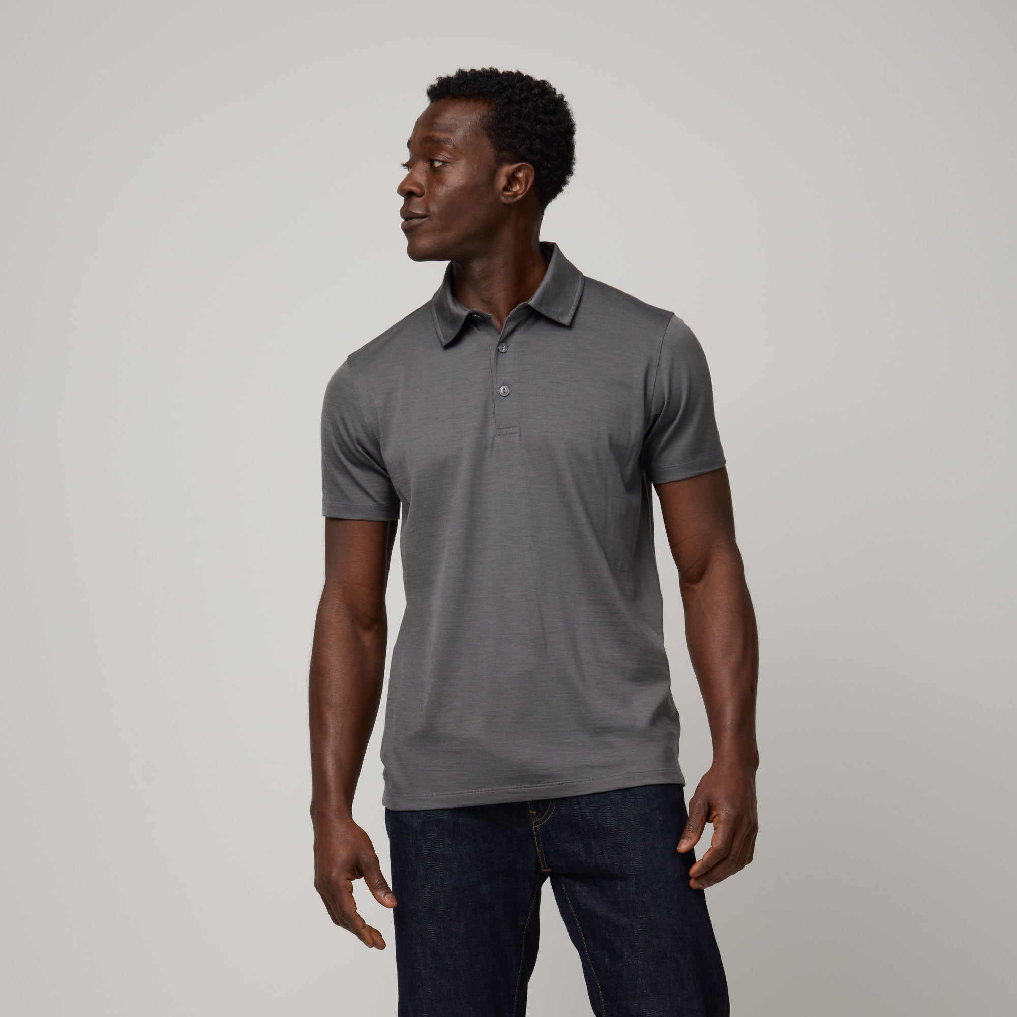 model-spec:Kojo is 6'0" and wears size M