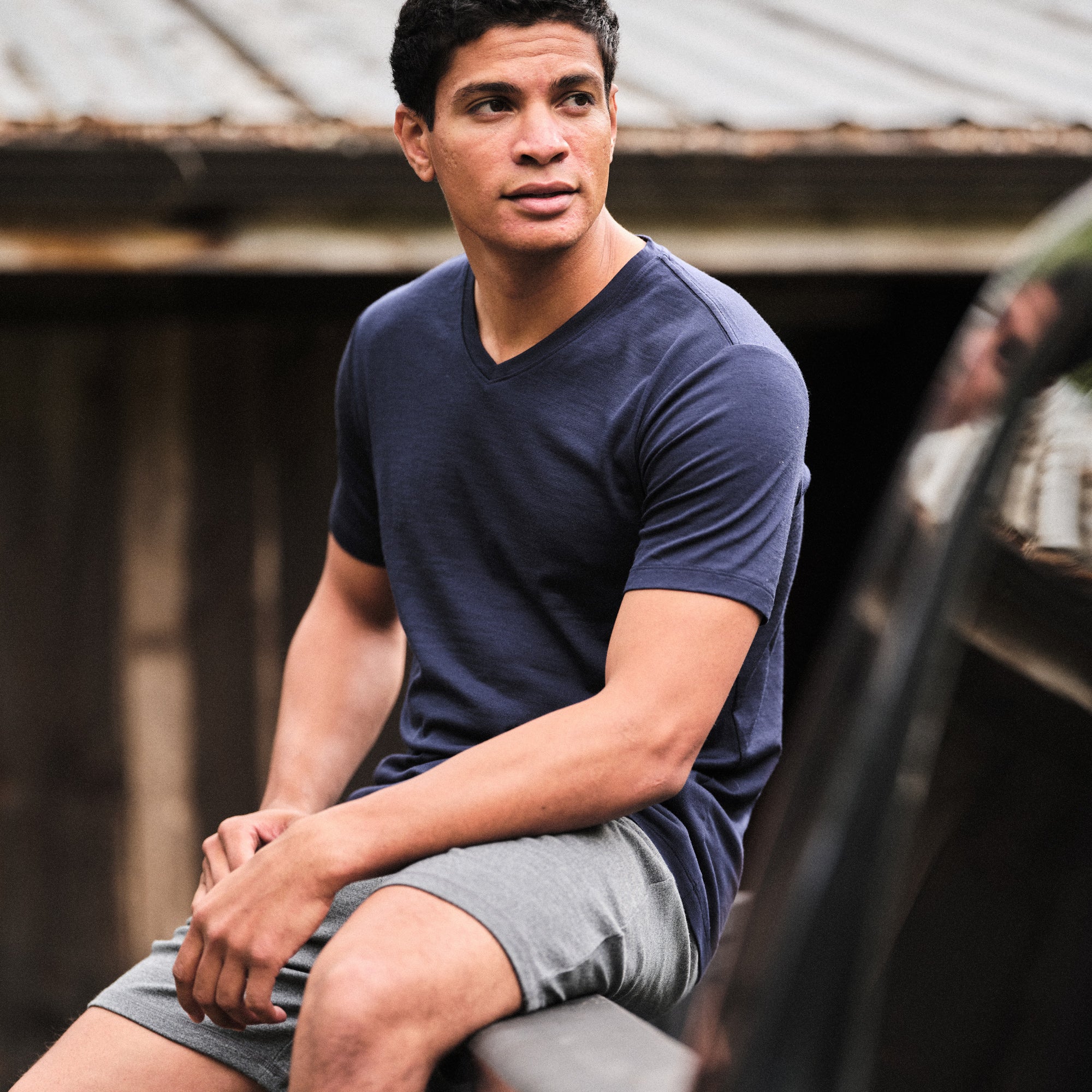 model-spec:Nico is 5'11", and wears size M