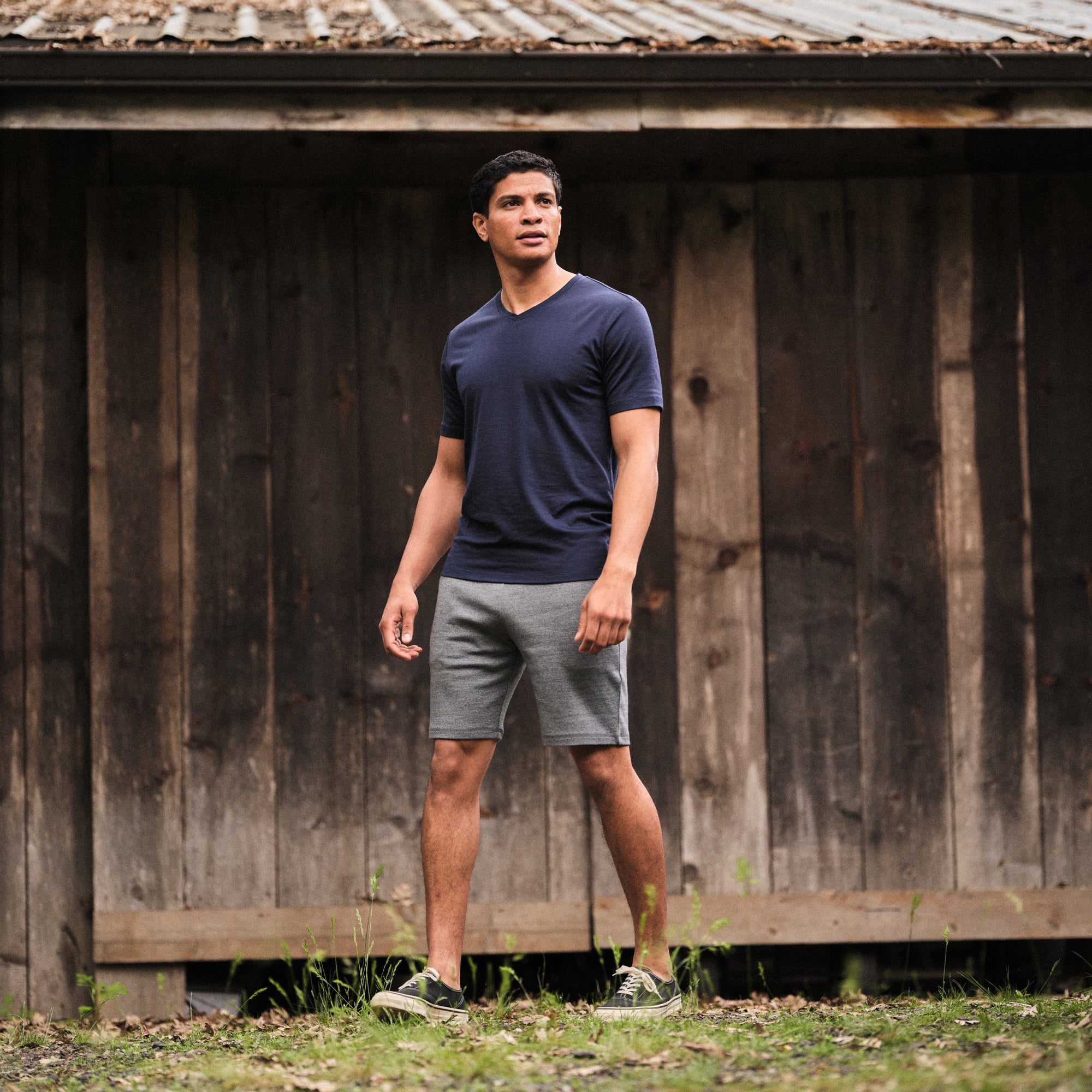 model-spec:Nico is 5'11", and wears size M
