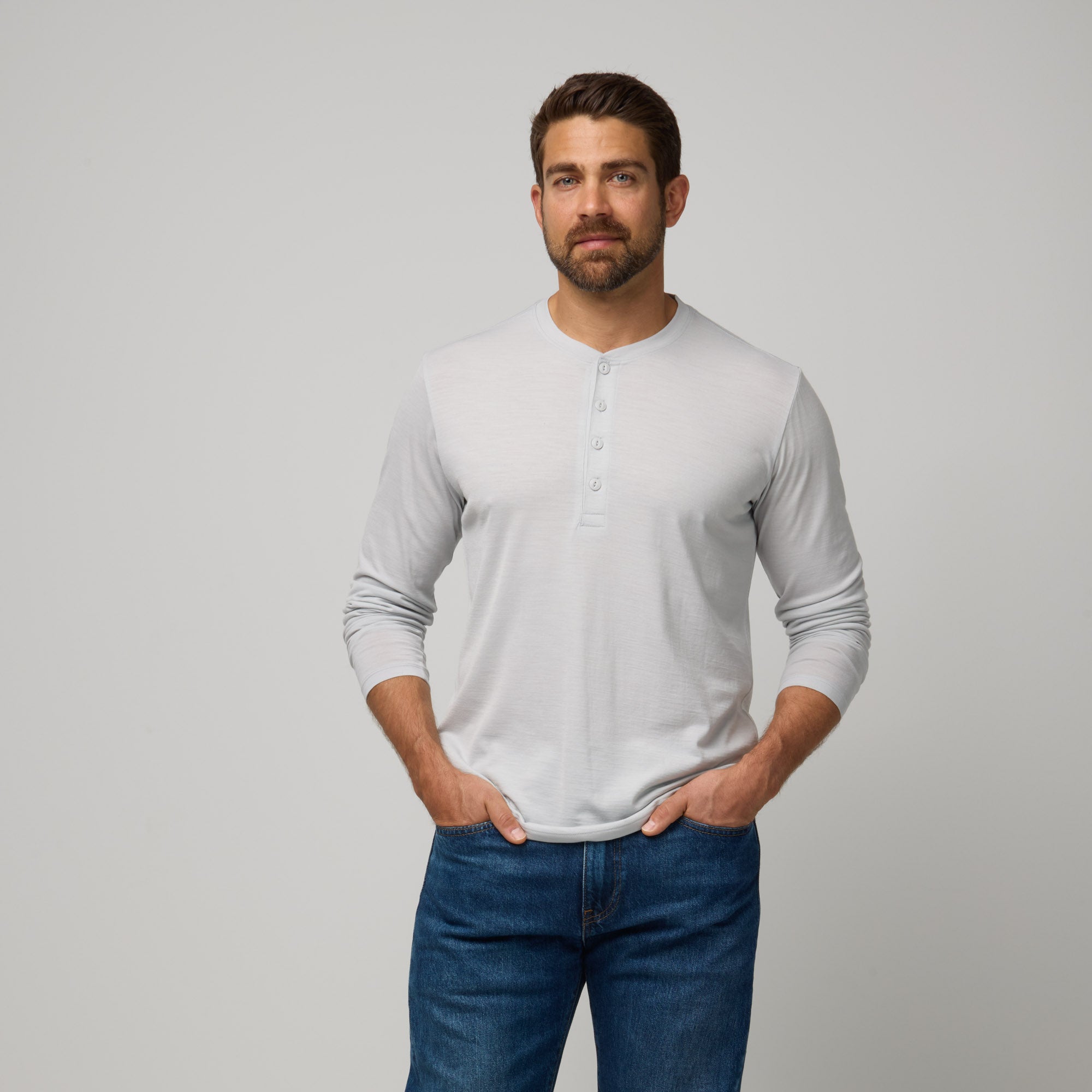 model-spec:Alex is 5'11", and wears size M