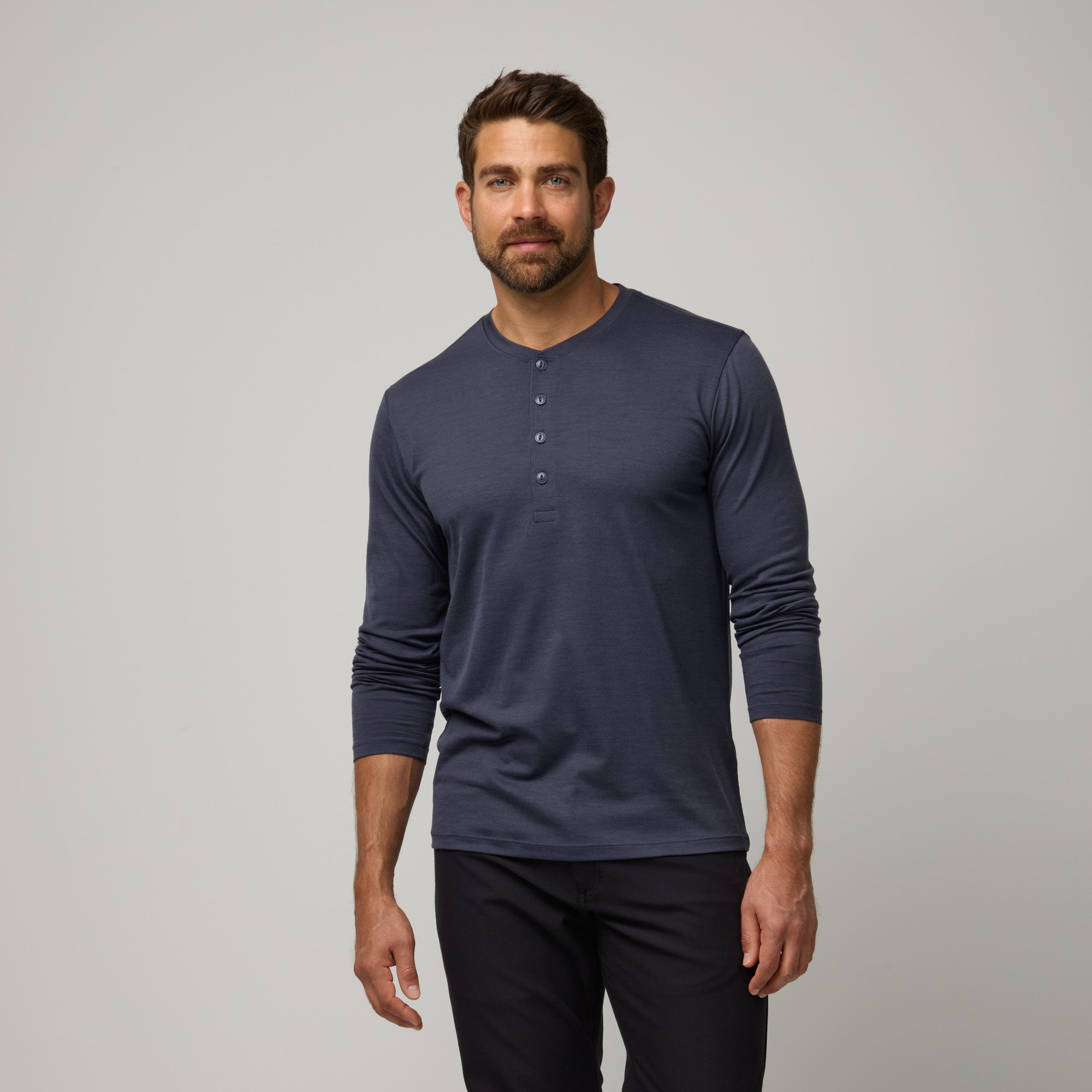 model-spec:Alex is 5'11", and wears size M