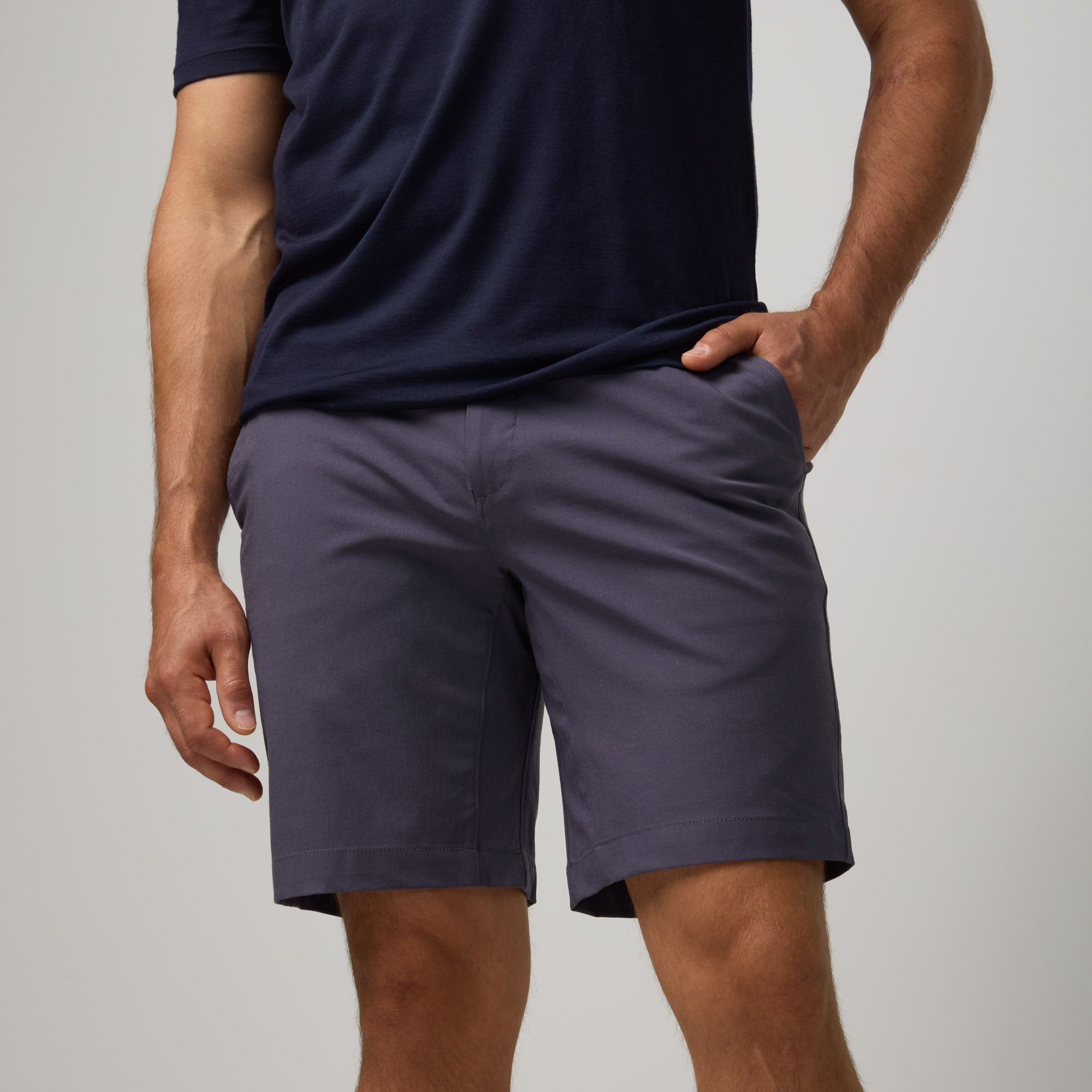 model-spec:Alex is 5'11", and wears size 32 / 9" inseam
