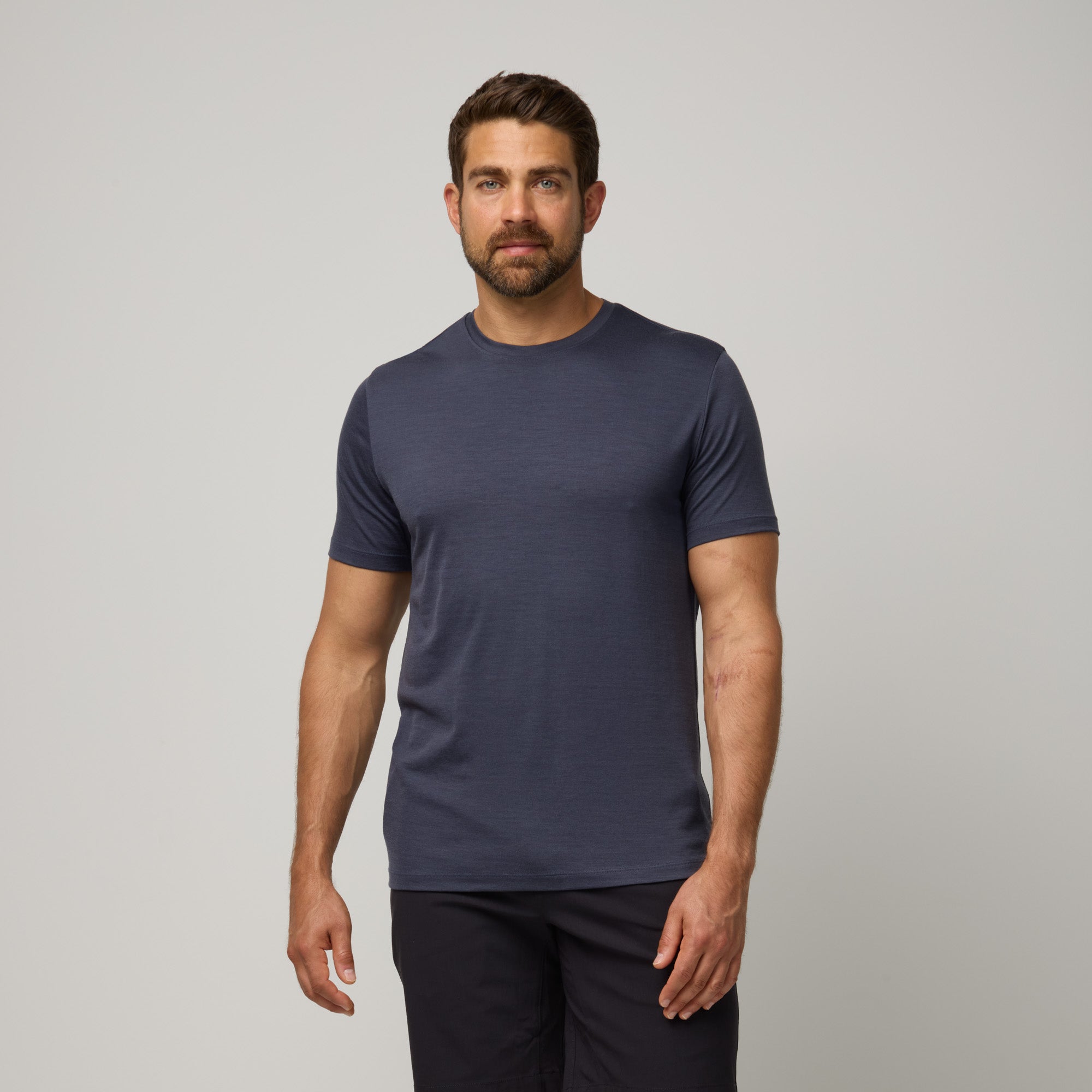model-spec:Alex is 5'11", and wears size M