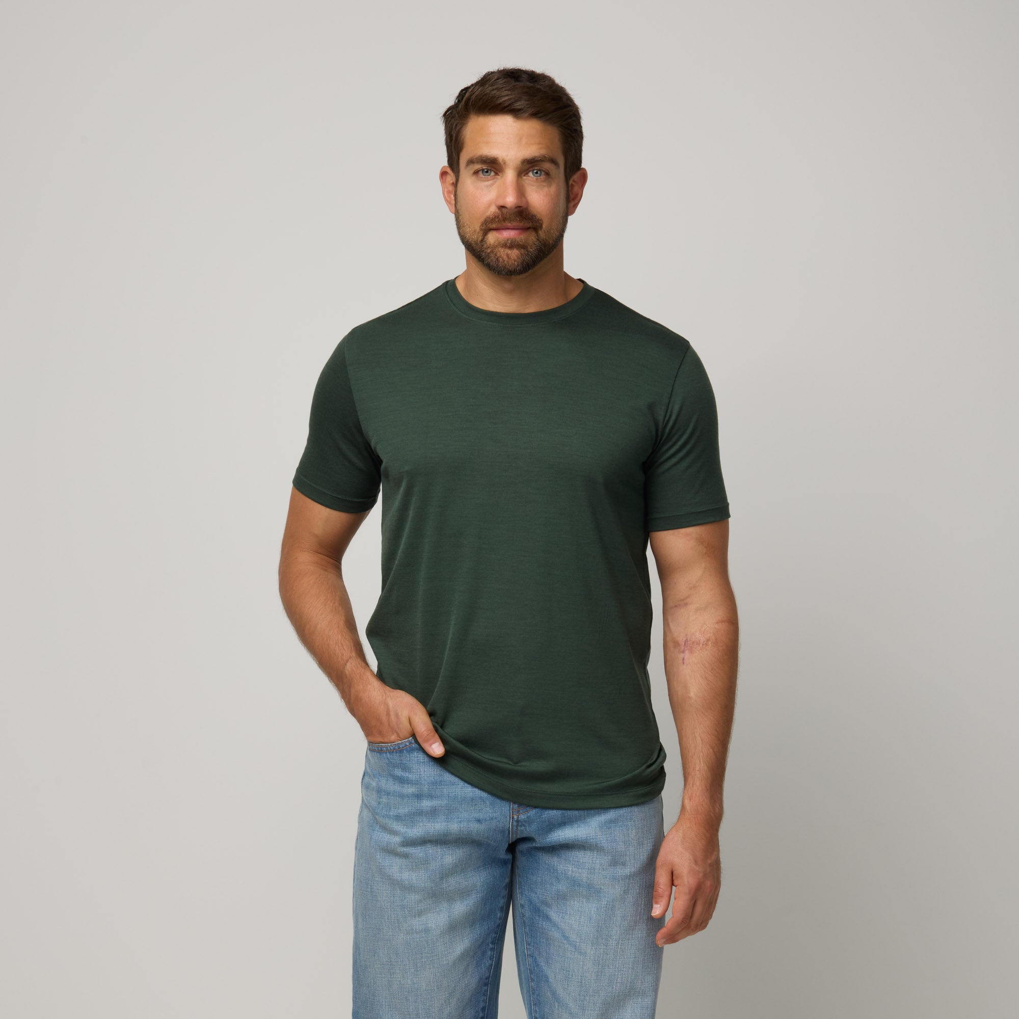 model-spec:Alex is 5'11", and wears size M