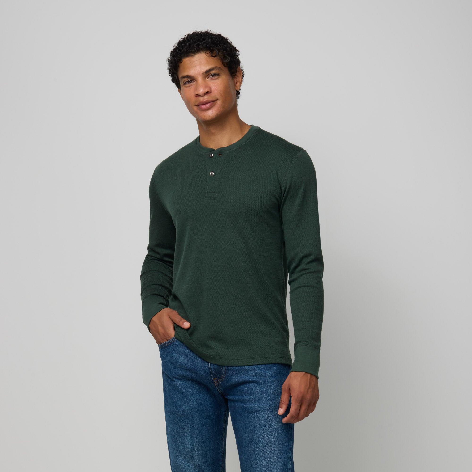 model-spec:Nico is 5'11", and wears size M