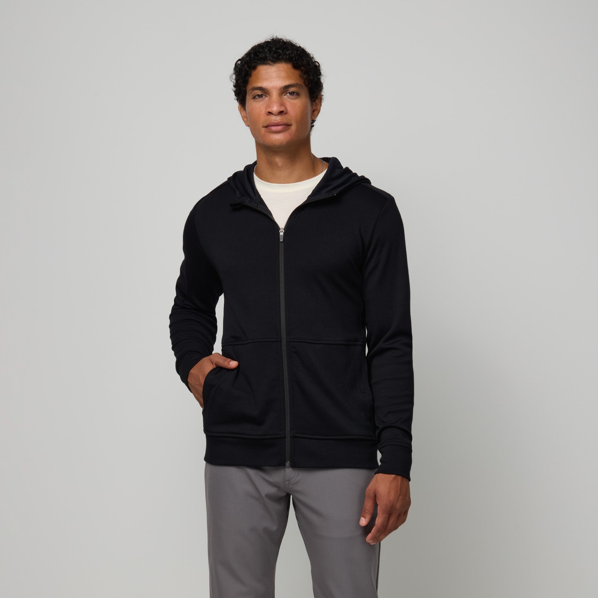 model-spec:Nico is 5'11", and wears size M