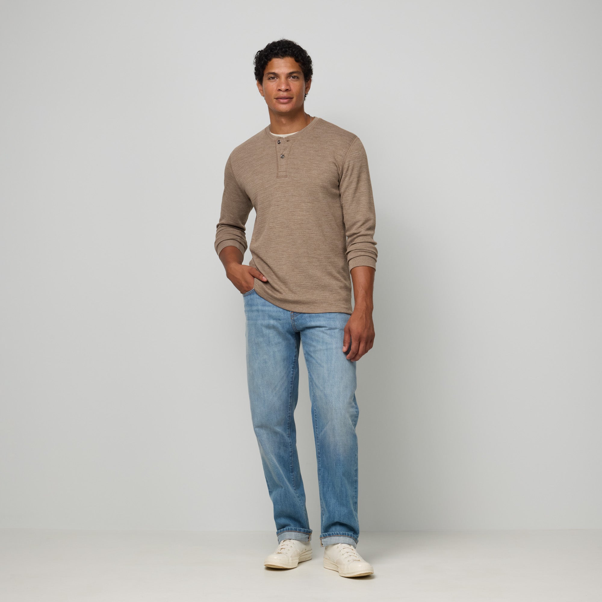 model-spec:Nico is 5'11", and wears size M